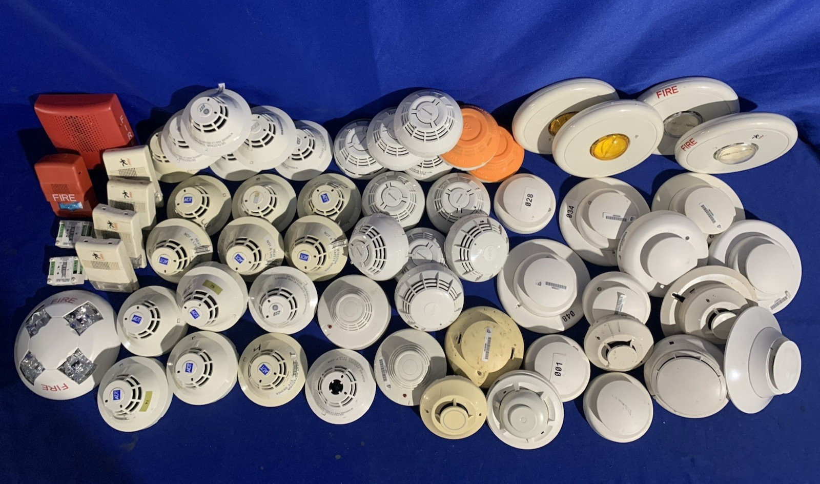 Lot of 100+ EST Edwards ADT SIGA-COS SIGA-PCD etc. Smoke Detectors Base etc READ