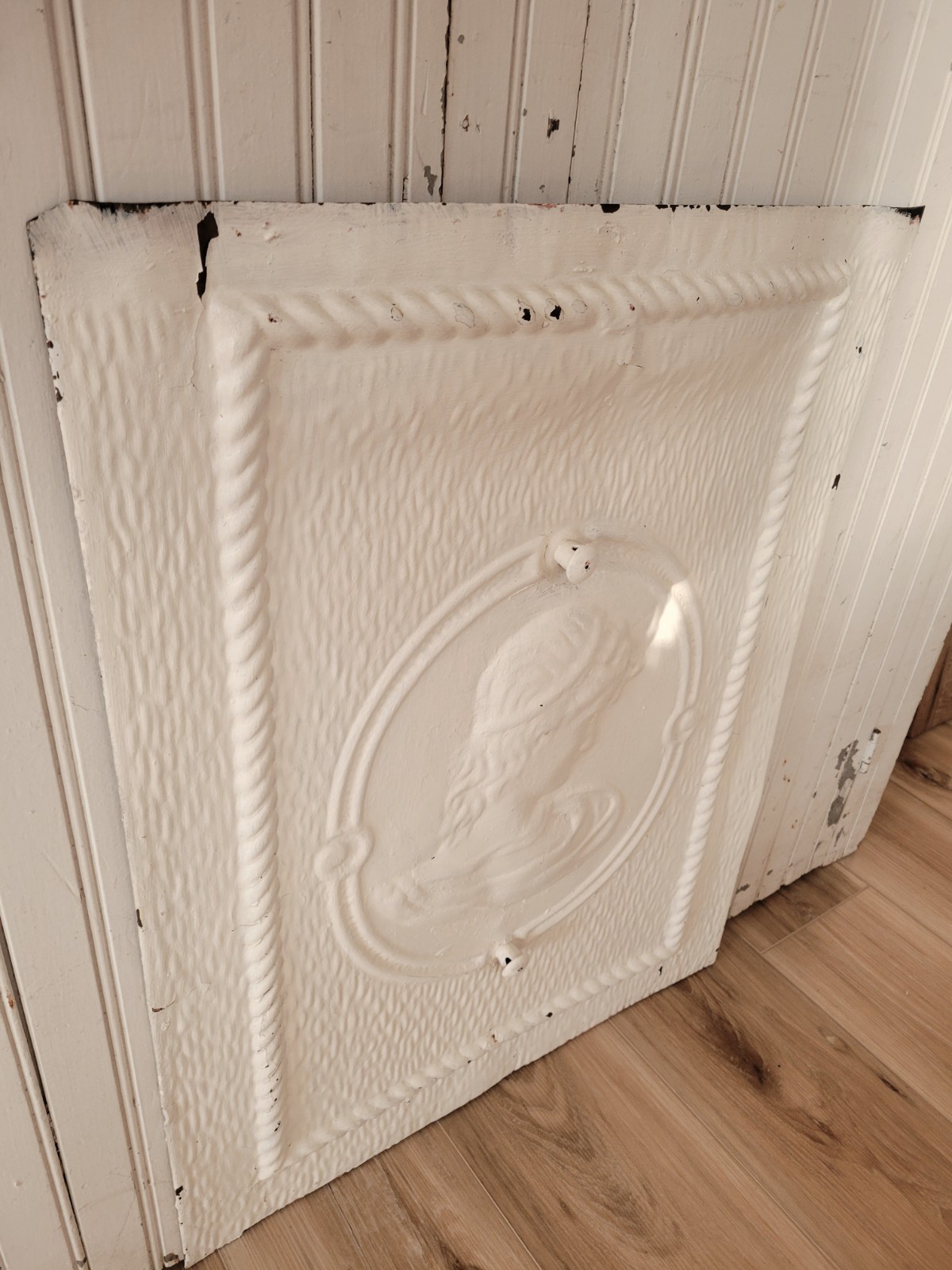 EXQUISITE~ CHIPPY WHITE ANTIQUE ART NOUVEAU LADY TIN FIREPLACE SUMMER COVER 26"