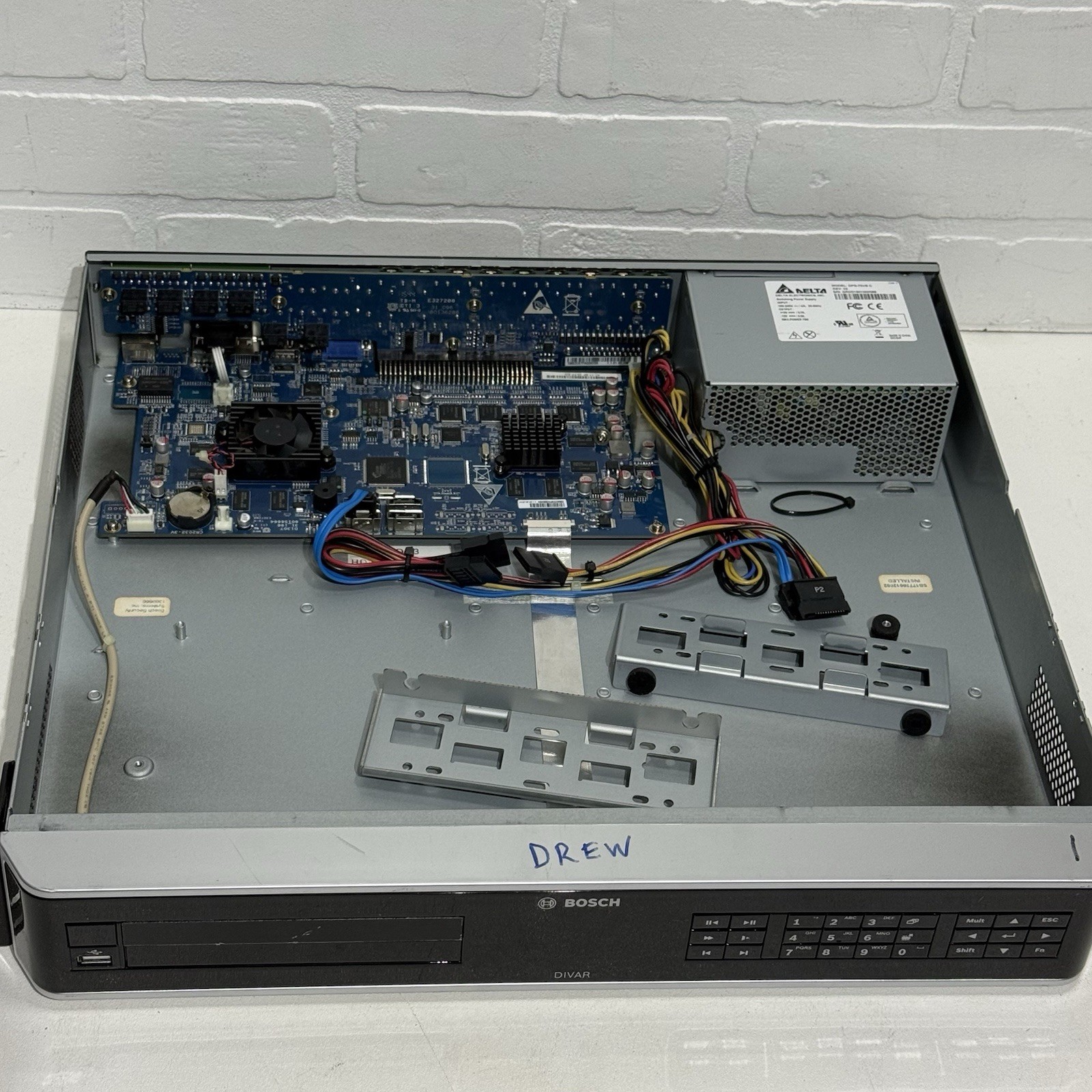 Bosch DIVAR 5000 - 16A200 Digital Video Recorder 16-Channel DVR