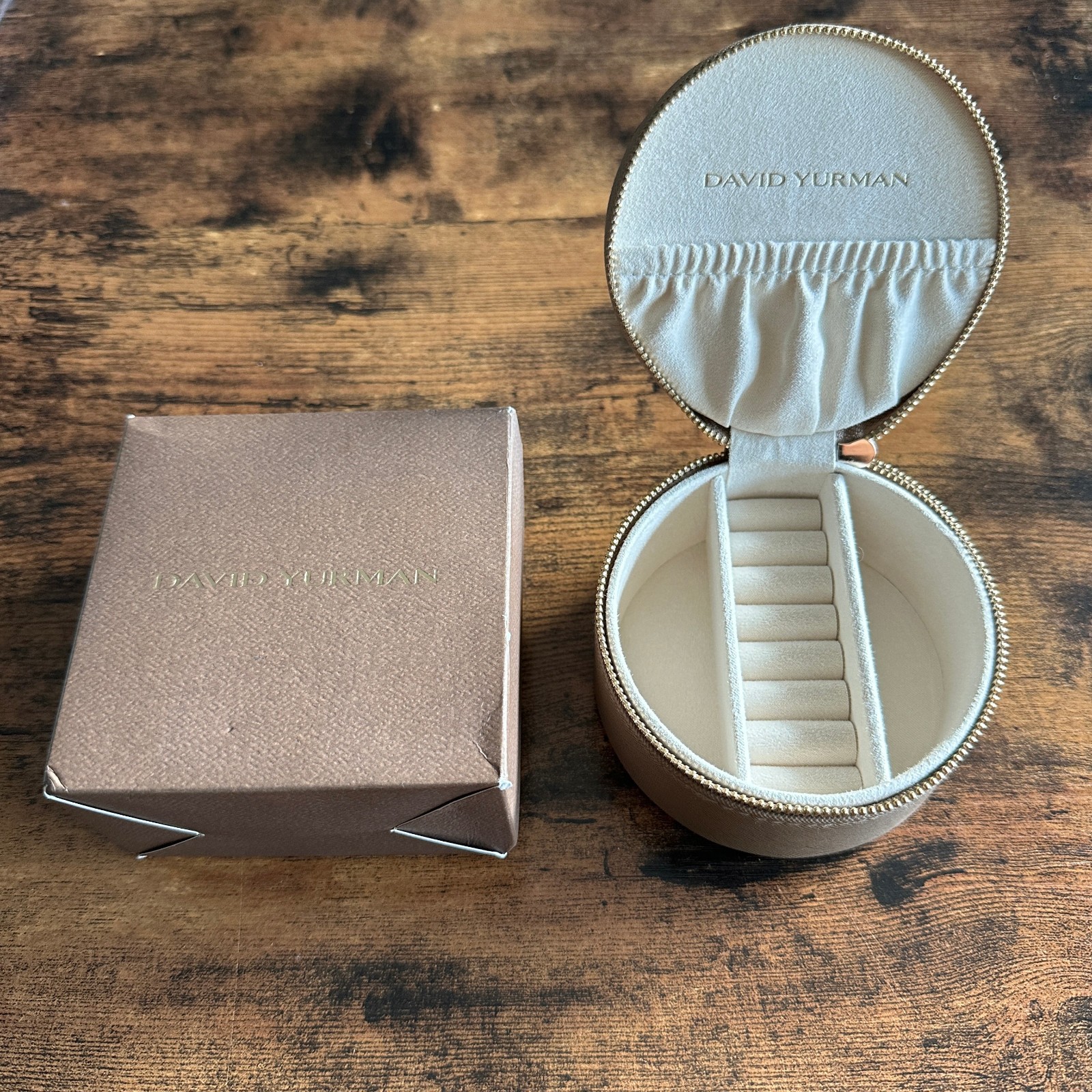 NEW IN BOX David Yurman Tan Leather Round Jewelry Organizer RARE - FREE SHIPPING