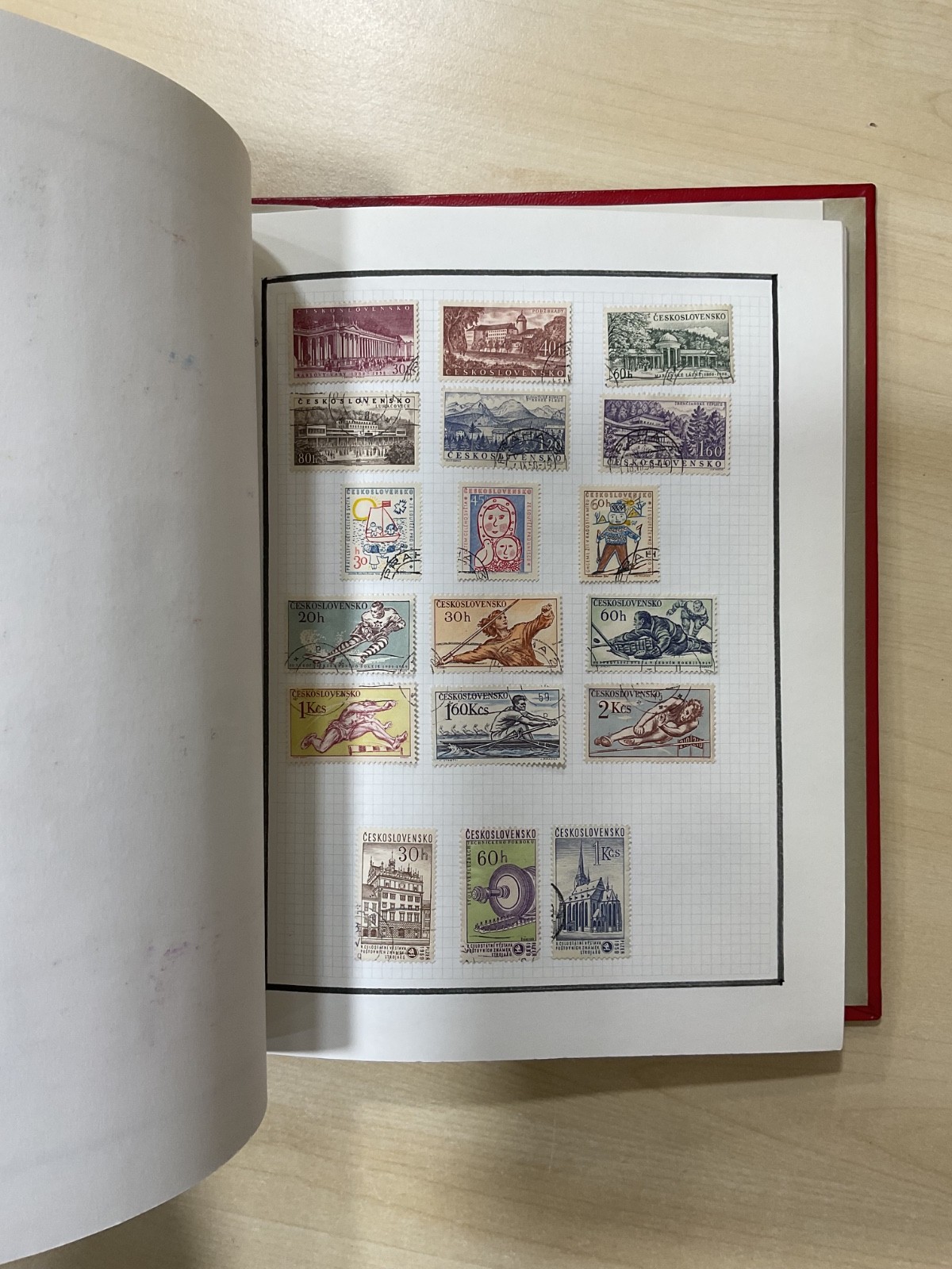 Czechoslovakia stamps. 1918 - 2000s, 2 Albums. 3.8kg. G/105