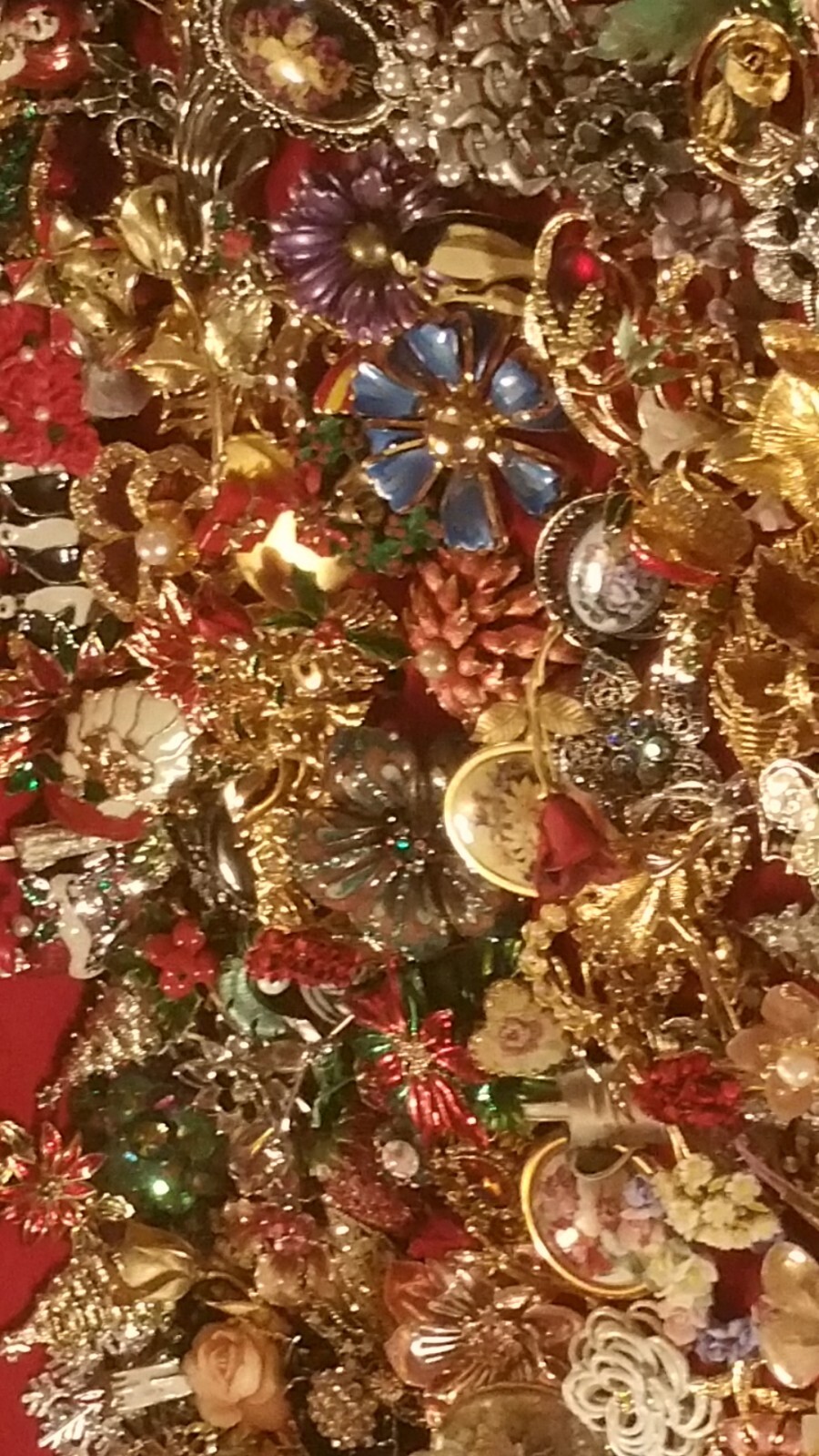 Vintage Costume Jewelry Lots Brooches Signed Unsigned *All Wear*