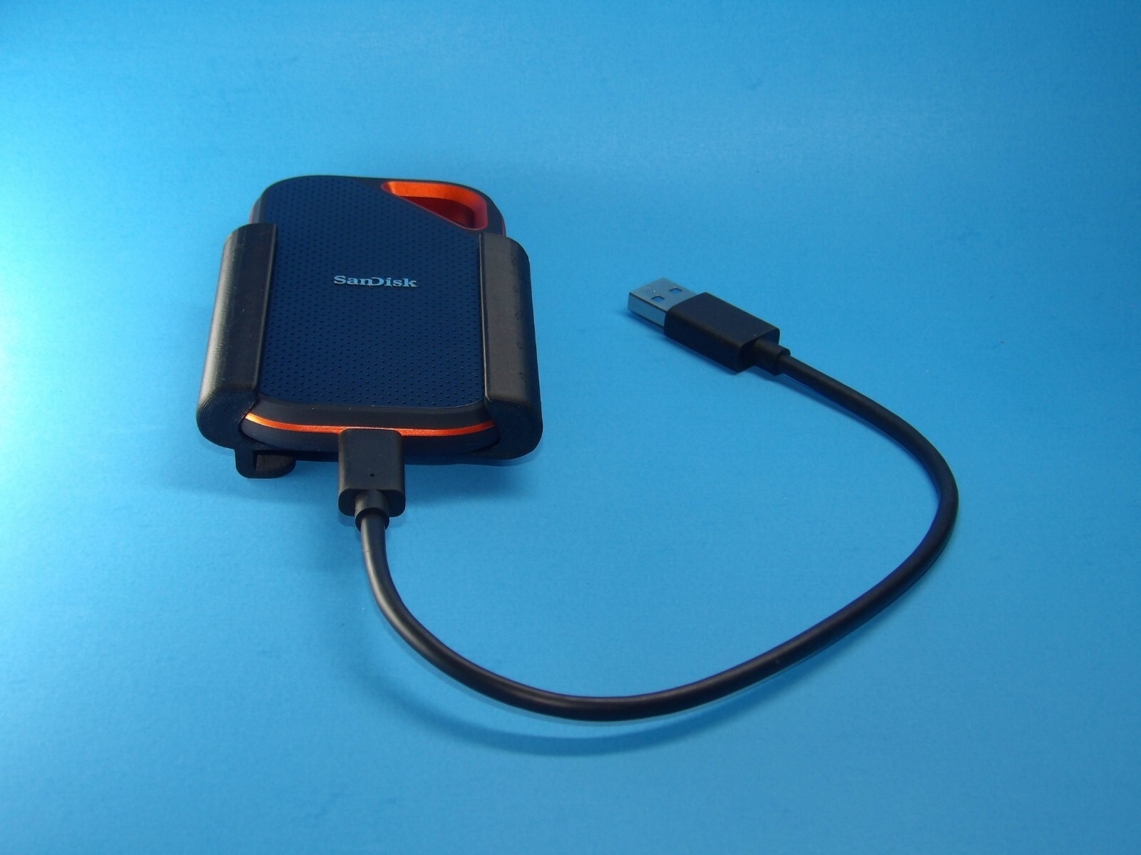 Perfect Sandisk Extreme Pro SSD Laptop Mount! (NO STICK, No Magnet, Secure)