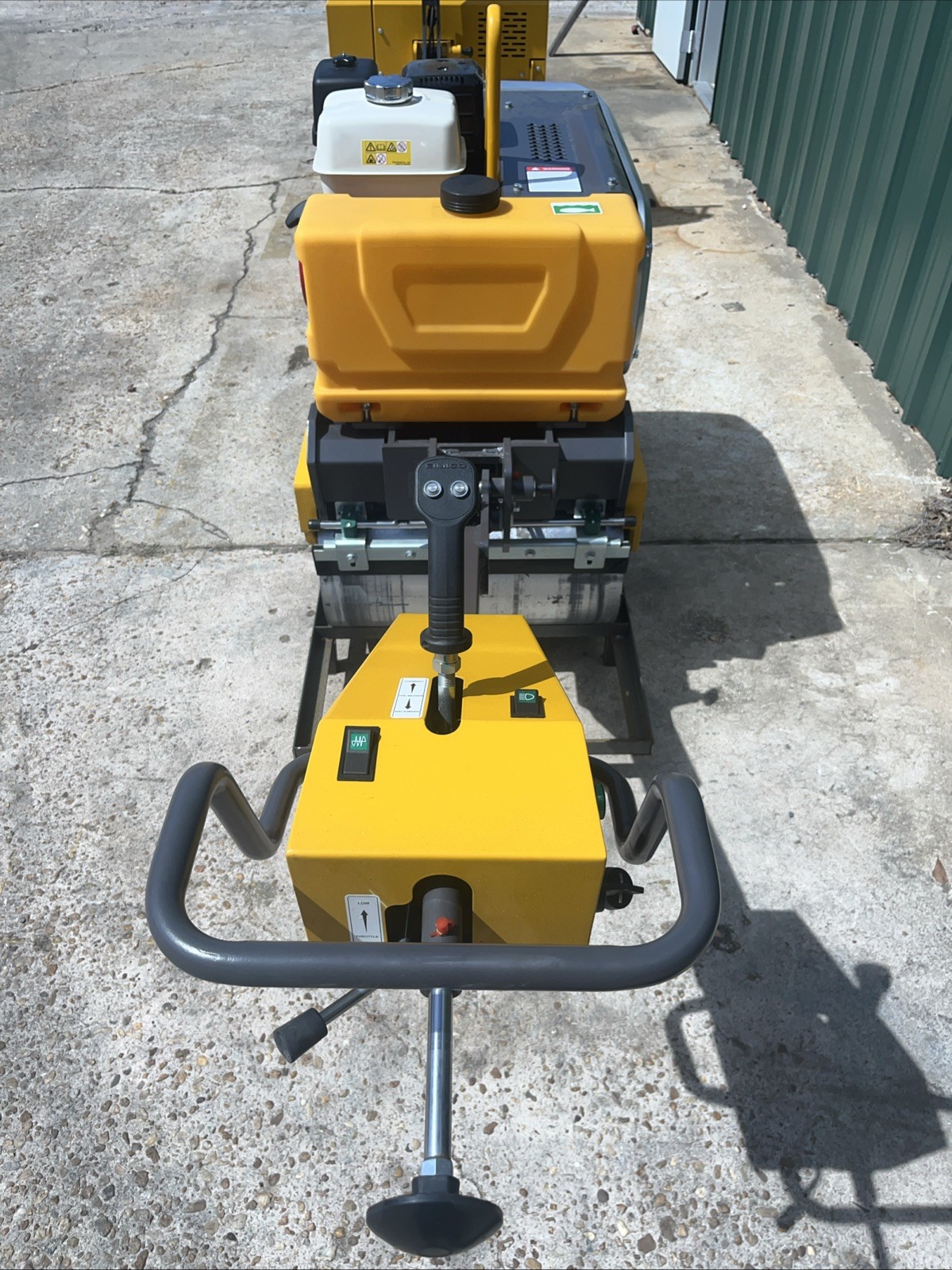 Huayee RHY 0.8 Vibratory asphalt Roller, 1800 Lbs Hydraulic Turning, Water Tank