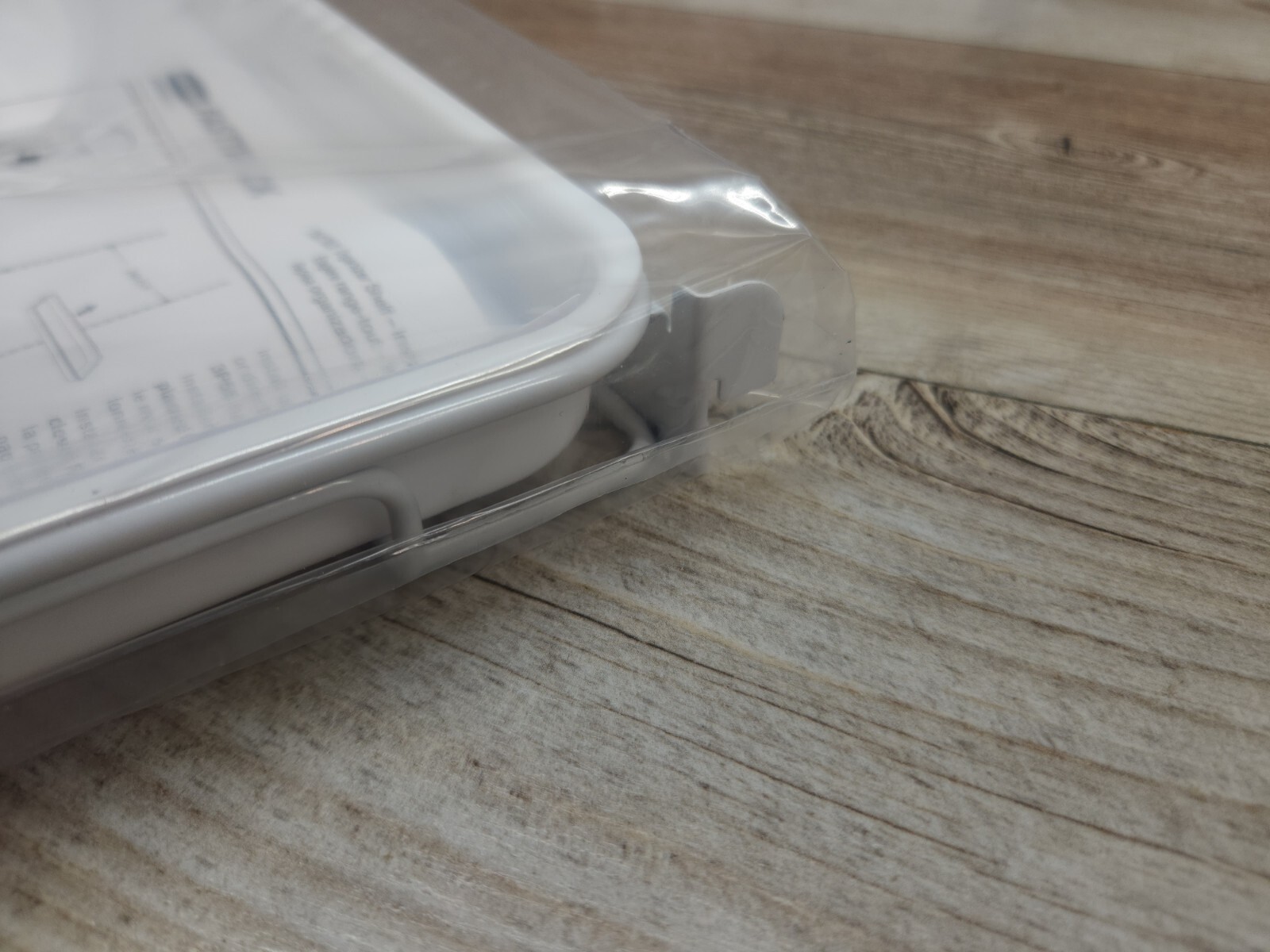 Rubbermaid FastTrack Closet Organizer Shelf 23.9 x 4.5 x 1.2