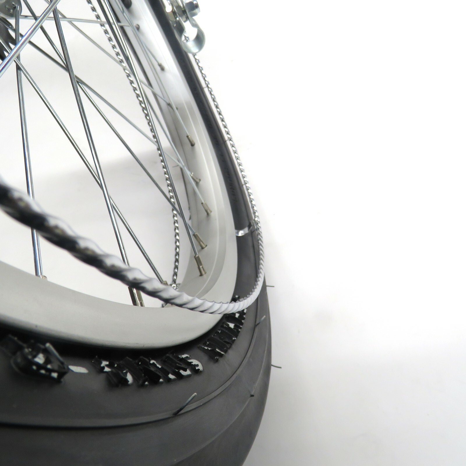 Pair Lowrider Chrome 20 inch Rim Twisted Trim Rim Rings