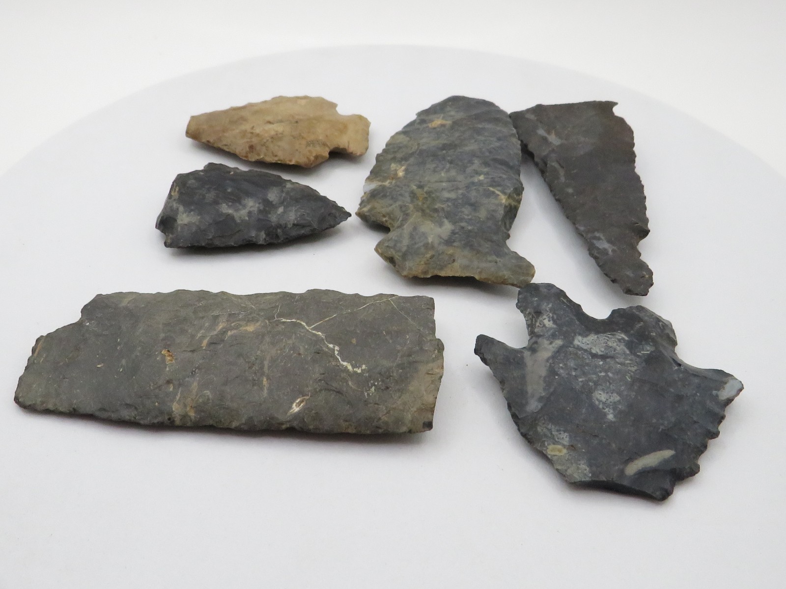 LOT OF 6 NOTCHED INDIAN ARROWHEAD - AUTHENTIC with GREAT COLORS DAMAGED *