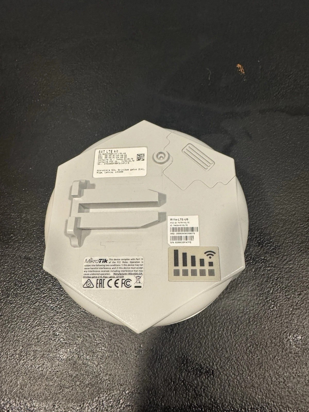 Mikrotik RBSXTR&R11e-LTE-US SXT LTE Kit RouterOS L3 Outdoor Enclosure