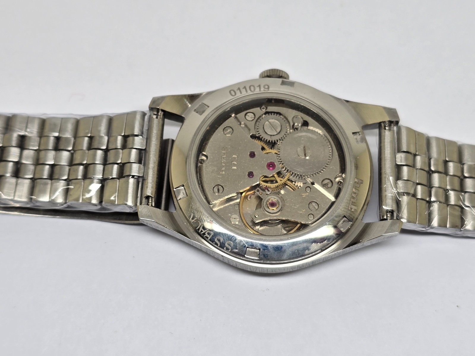 Vintage Hmt Pilot Yellow Dial 17 Jewels Mechanical hand winding Transparent Back