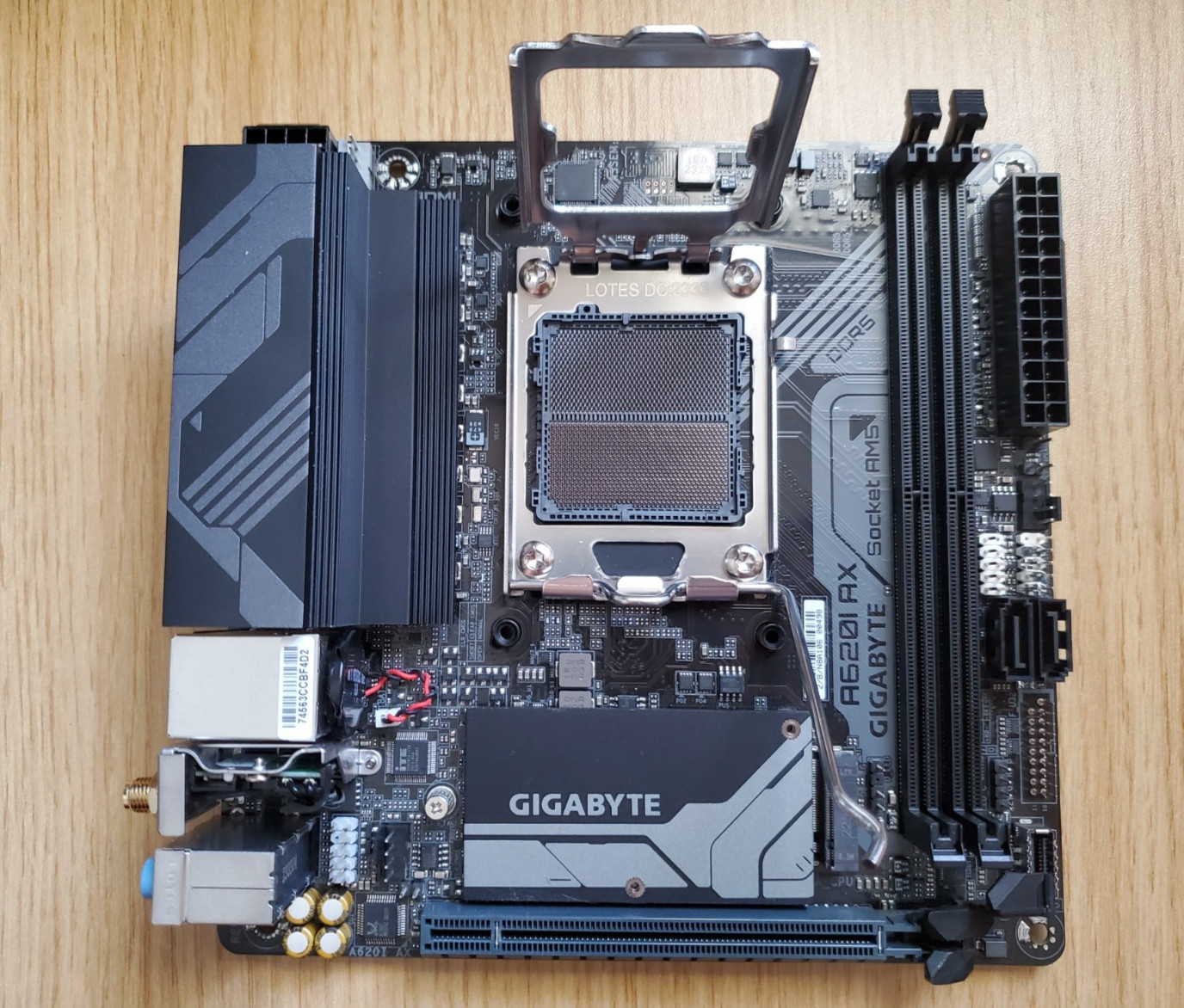 Ryzen 5 7600X + GIGABYTE A620I AX Motherboard Combo Lot