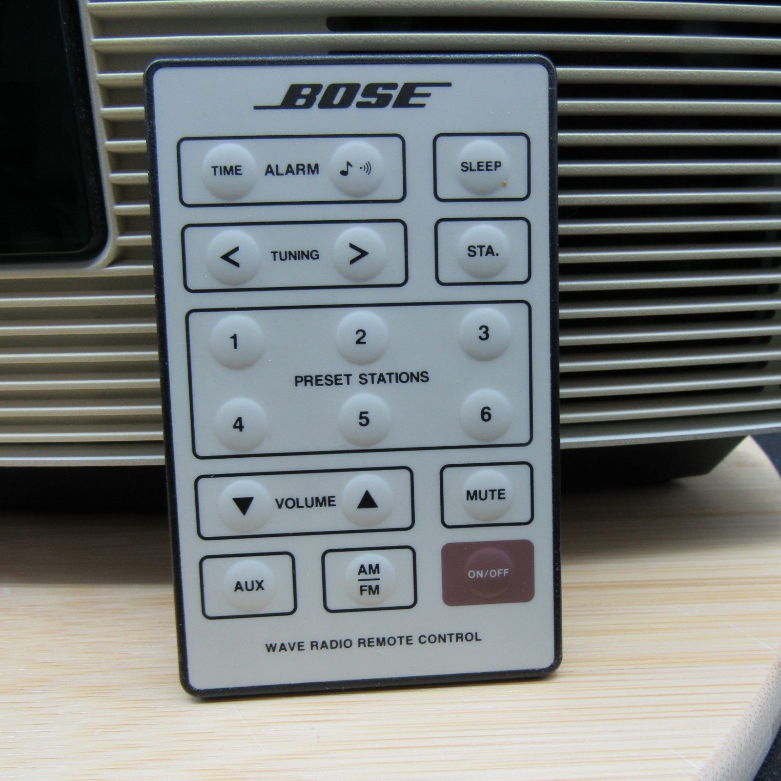Bose Wave Radio AWR1-1W AM/FM Radio Stereo System Alarm Clock with Remote
