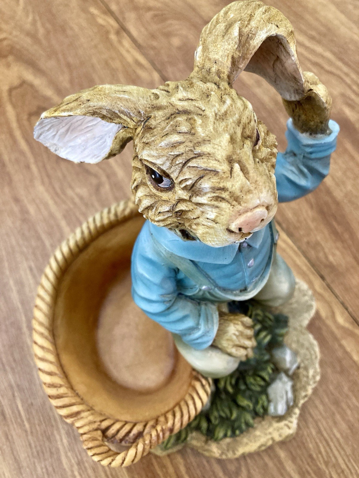 Chrisdon Rabbit Figurine Resin Basket