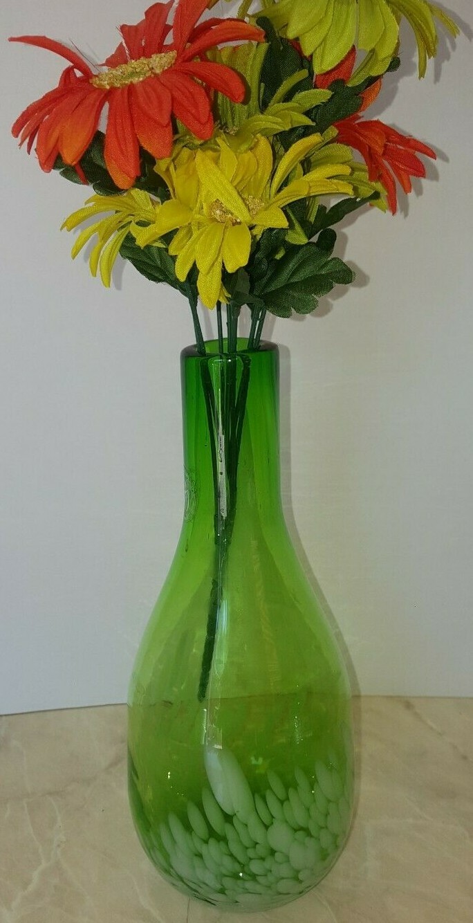 1 CREATIVE ARTISANS HANDBLOWN VASE GREEN AND WHITE CONFETTI 10.5 INCHES