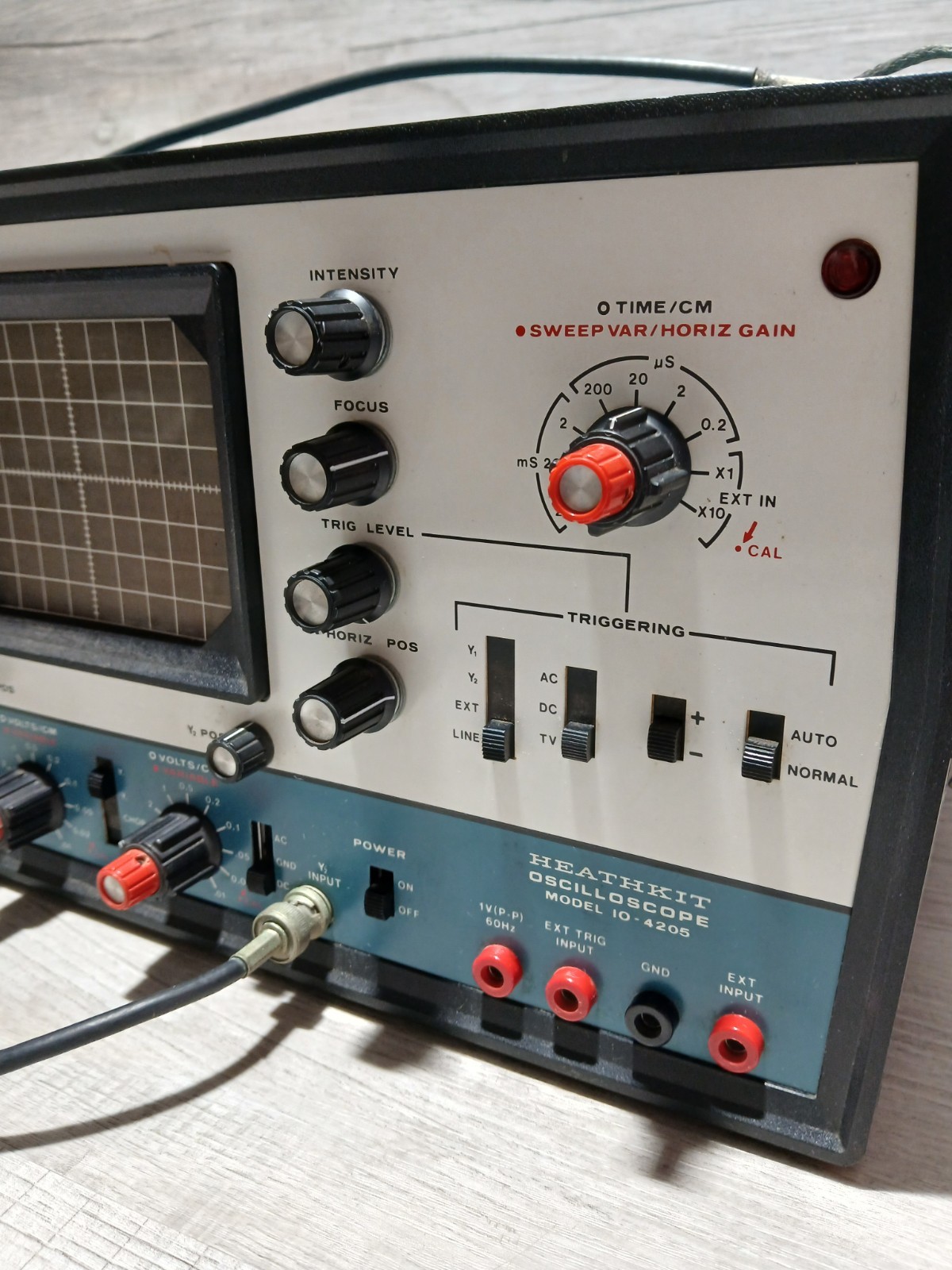 Vintage Heathkit Oscilloscope 5 MHz Dual Trace Model I0-4205