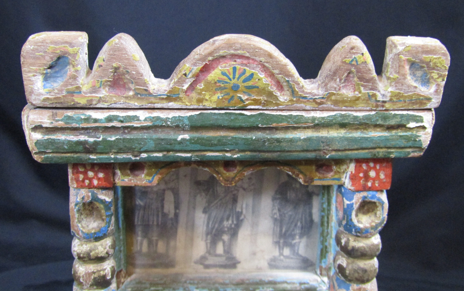 ANTIQUE MEXICAN WOOD NICHO/SHRINE WITH 3 WISE MEN RELIGIOUS ARTIFACT