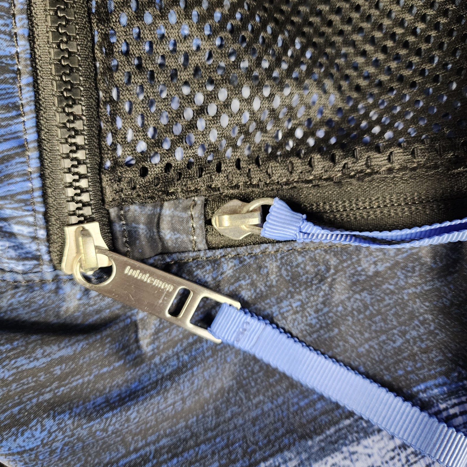 Lululemon Drishti Yoga Tote Wind Chill Sprinkler Black / Black Mat Bag 30" O/S