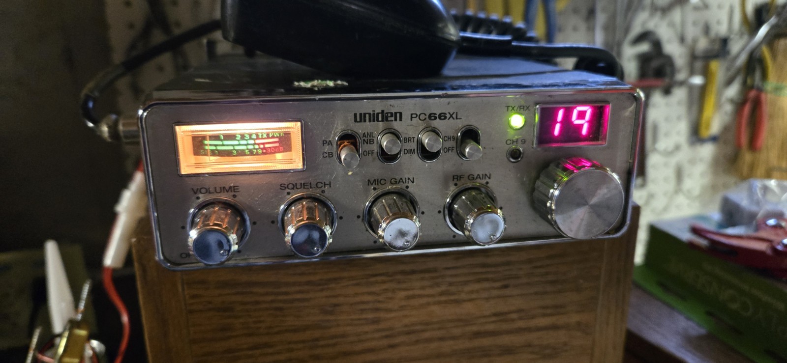 Uniden PC66XL 40-Channel CB Radio Mic and power cord