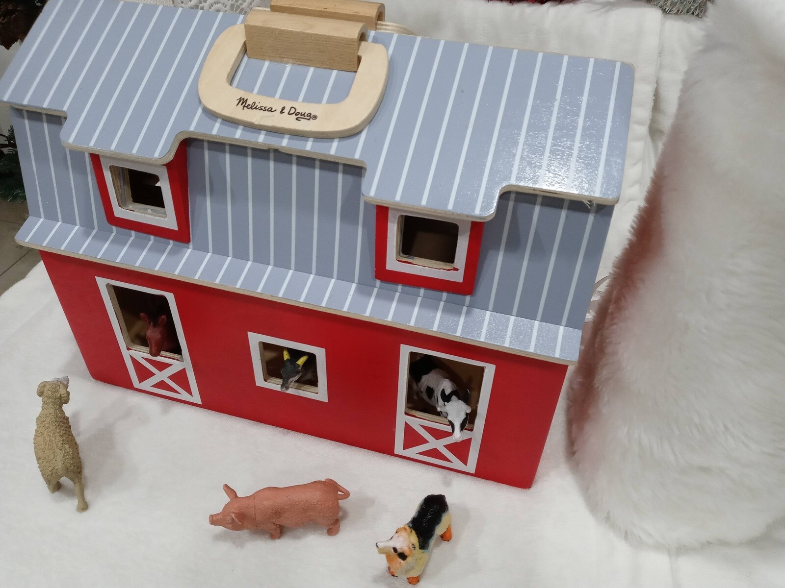 Melissa & Doug Portable & Foldable Red Barn Toy With Farm Animals Coral & Ladder