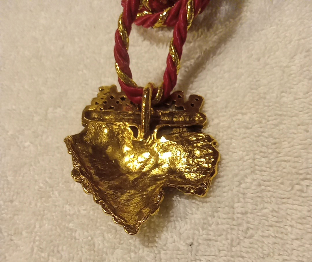 Krewe of Bacchus 2001 Grape Pendant Mardi Gras Krewe Favor