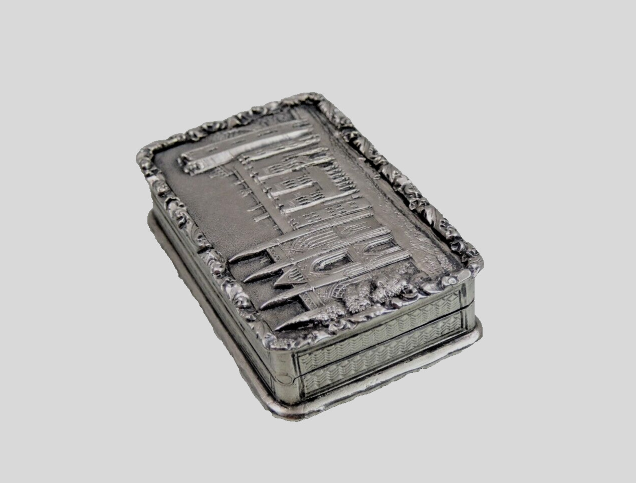 RARE 1810 ENGLISH GEORGIAN STERLING SILVER CASTLE TOP VINAIGRETTE ARCHITECTURAL