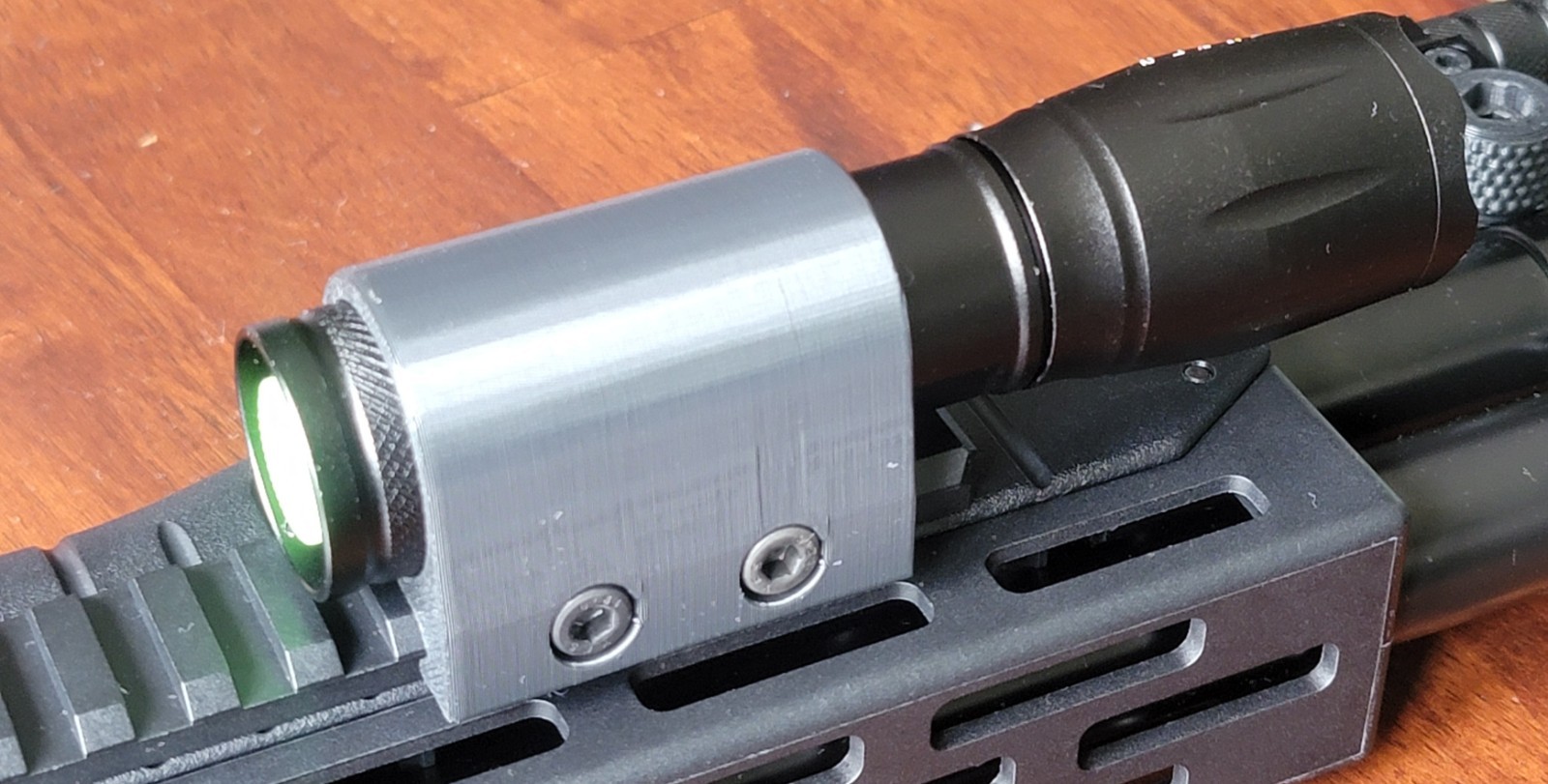 Tactical Flashlight For Shotgun - Rifle - Picatinny Mount - 2000 Lumens