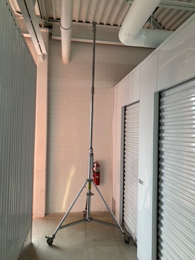 Manfrotto 087NW Steel WIND-UP PHOTOGRAPHY STAND Heavy Duty w/Wheels & Brake