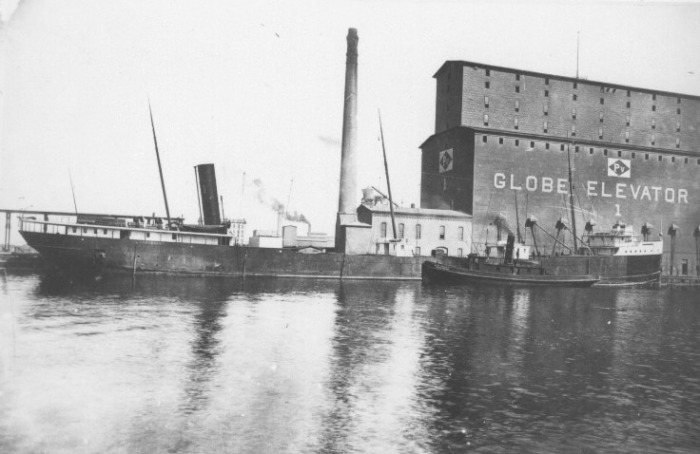 100 (5LB'S) ANTIQUE BENT SQUARE 4.5" LONG NAILS (slightly bent pieces)