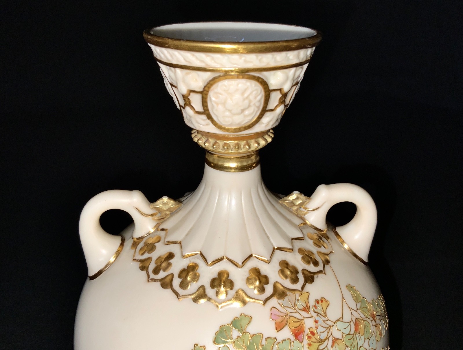 ANTIQUE ROYAL WORCESTER GILT & PAINTED HANDLED VASE C. 1884-1889 #1109 8 7/8"H