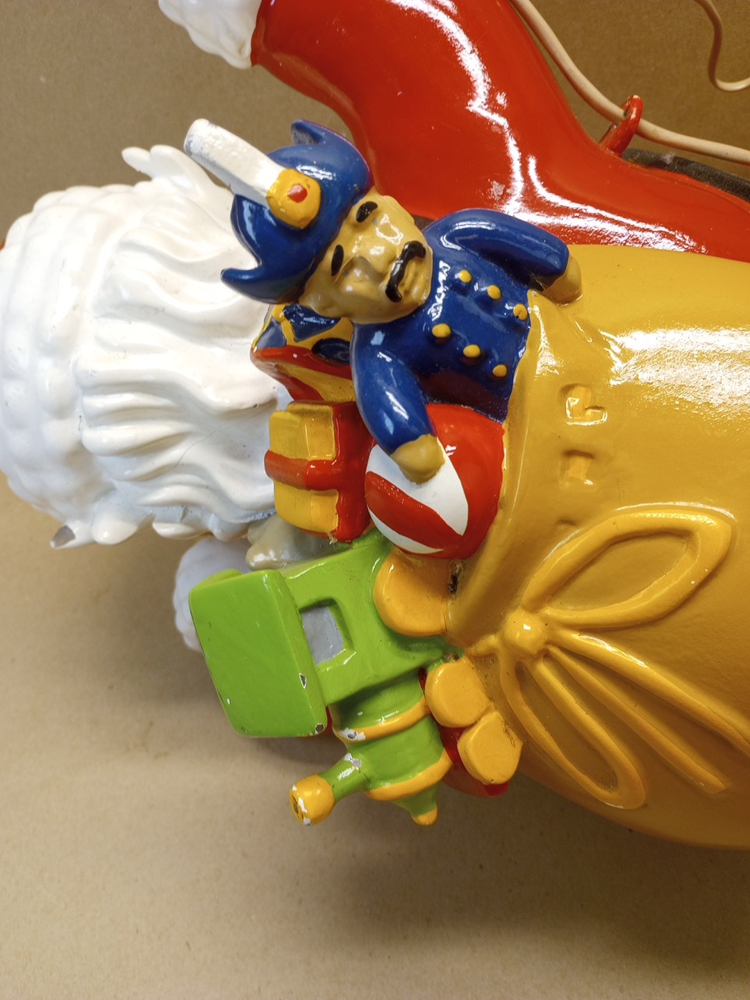 1997 Barthelmess Inc - Climbing Santa Claus Resin Indoor Outdoor