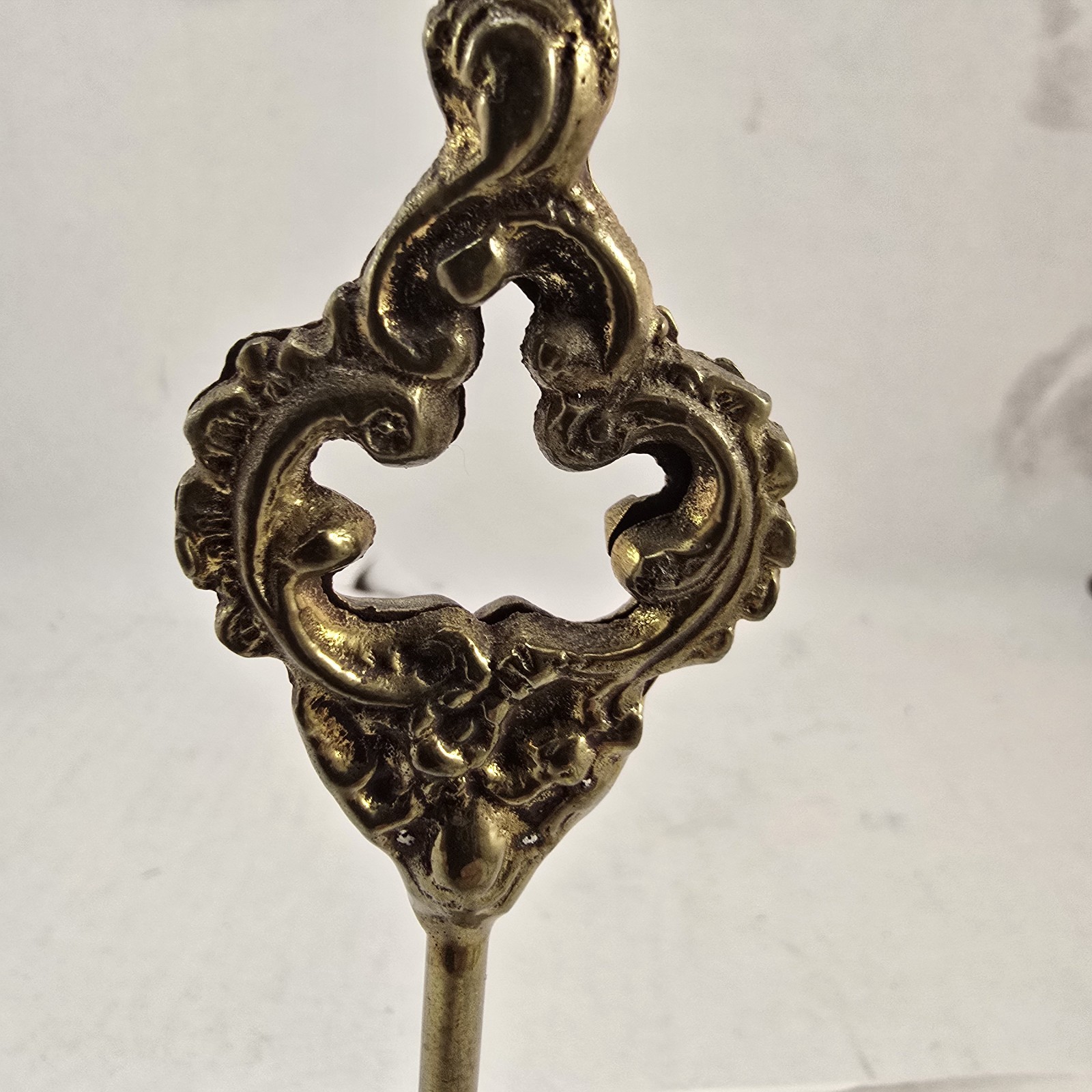 Vintage Brass Plate Display Stand Liards Ltd India Ornate Tabletop Holder