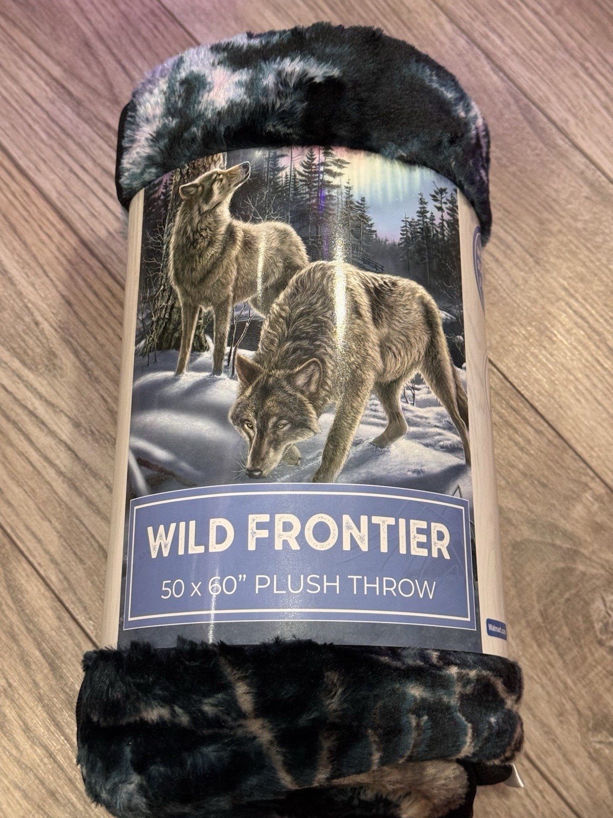 Wild Frontier 50”x 60” Wilderness Wolf Pack Plush Throw Blanket  NEW