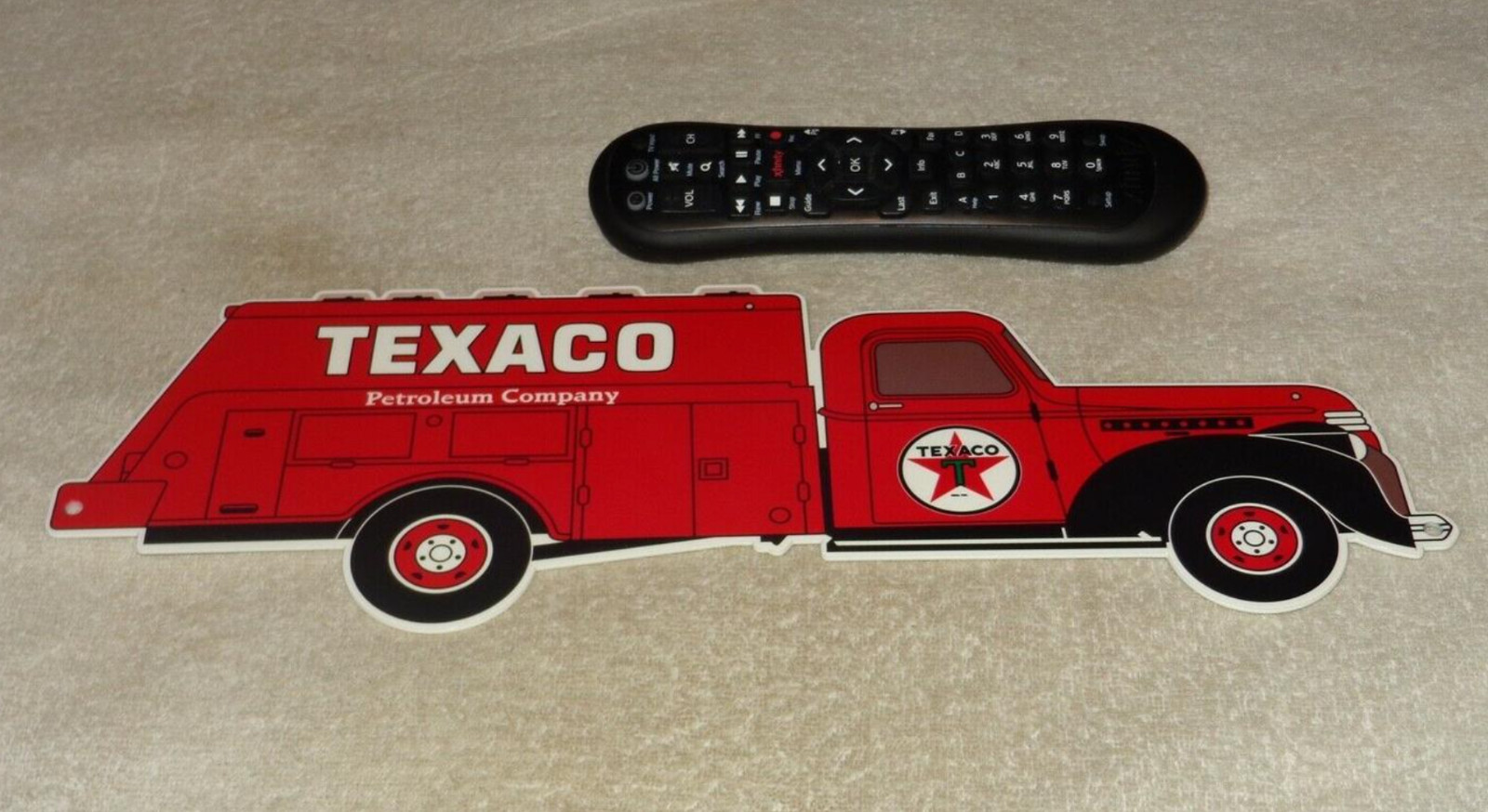 VINTAGE TEXACO PETROLEUM CO. TRUCK 16" METAL SERVICE STATION GASOLINE & OIL SIGN