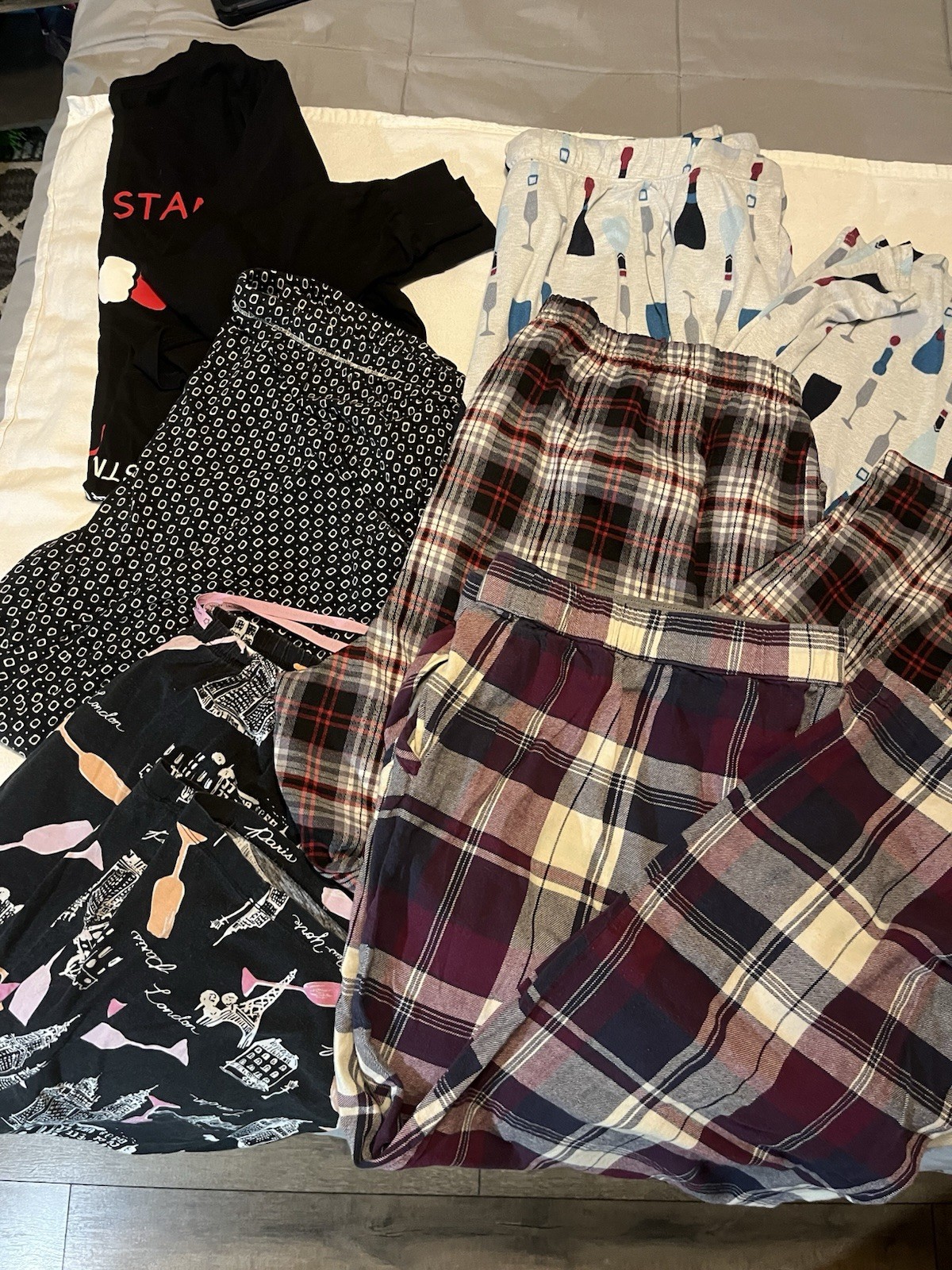 Bundle Of 54 Pieces Of Woman’s 2x-4x Tanks, Tees And Shorts And Capris