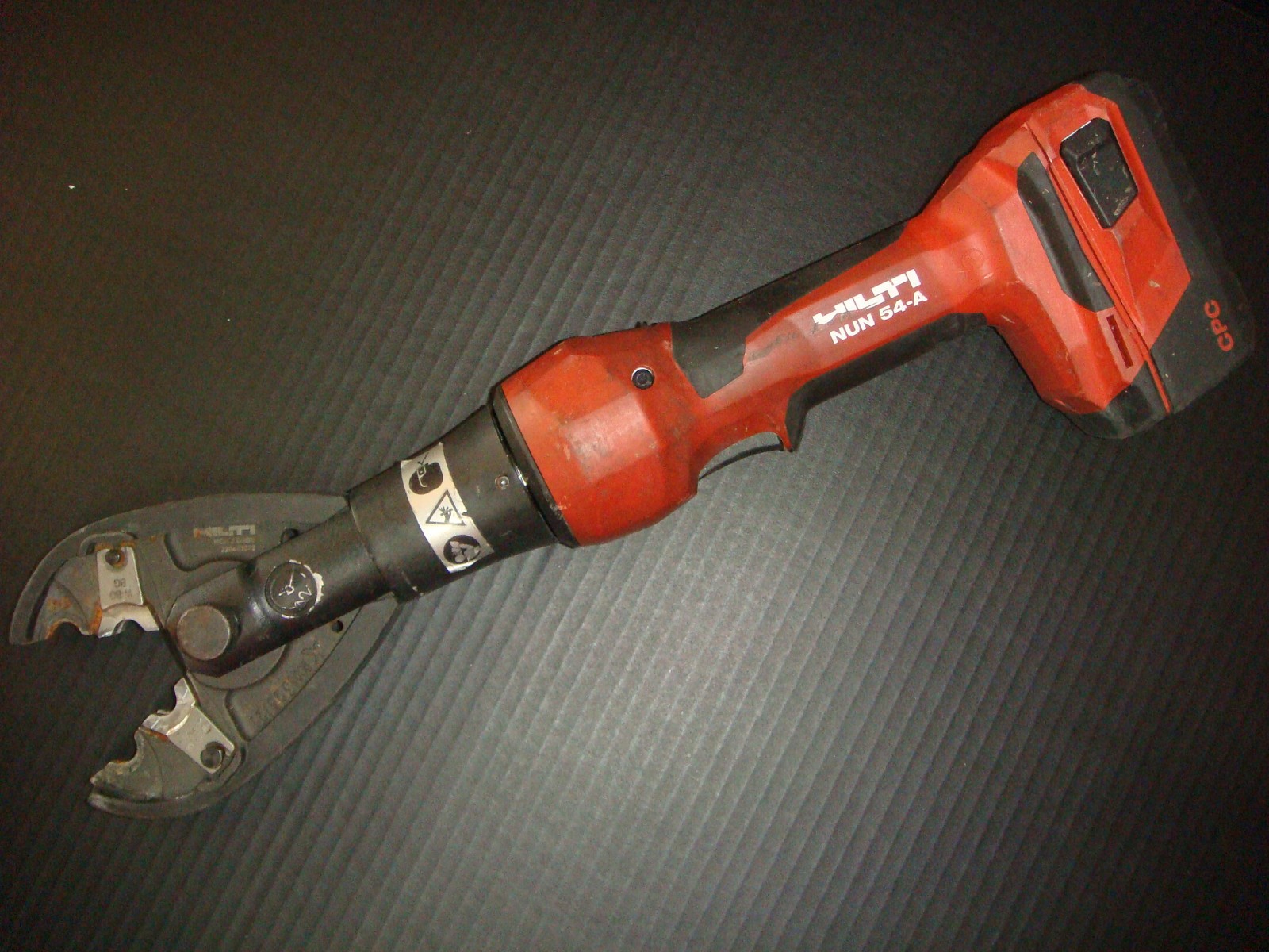 HILTI NUN 54-A CORDLESS CABLE CRIMPER 1 BATTERY & 1 CRIMP HEAD DIE