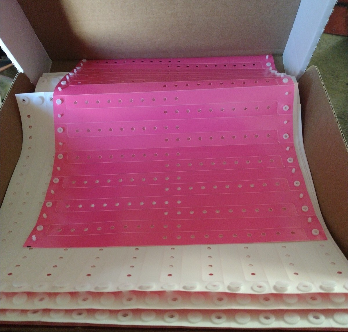 500 bright neon Pink vinyl L Shaped wrist bands events with snap Security