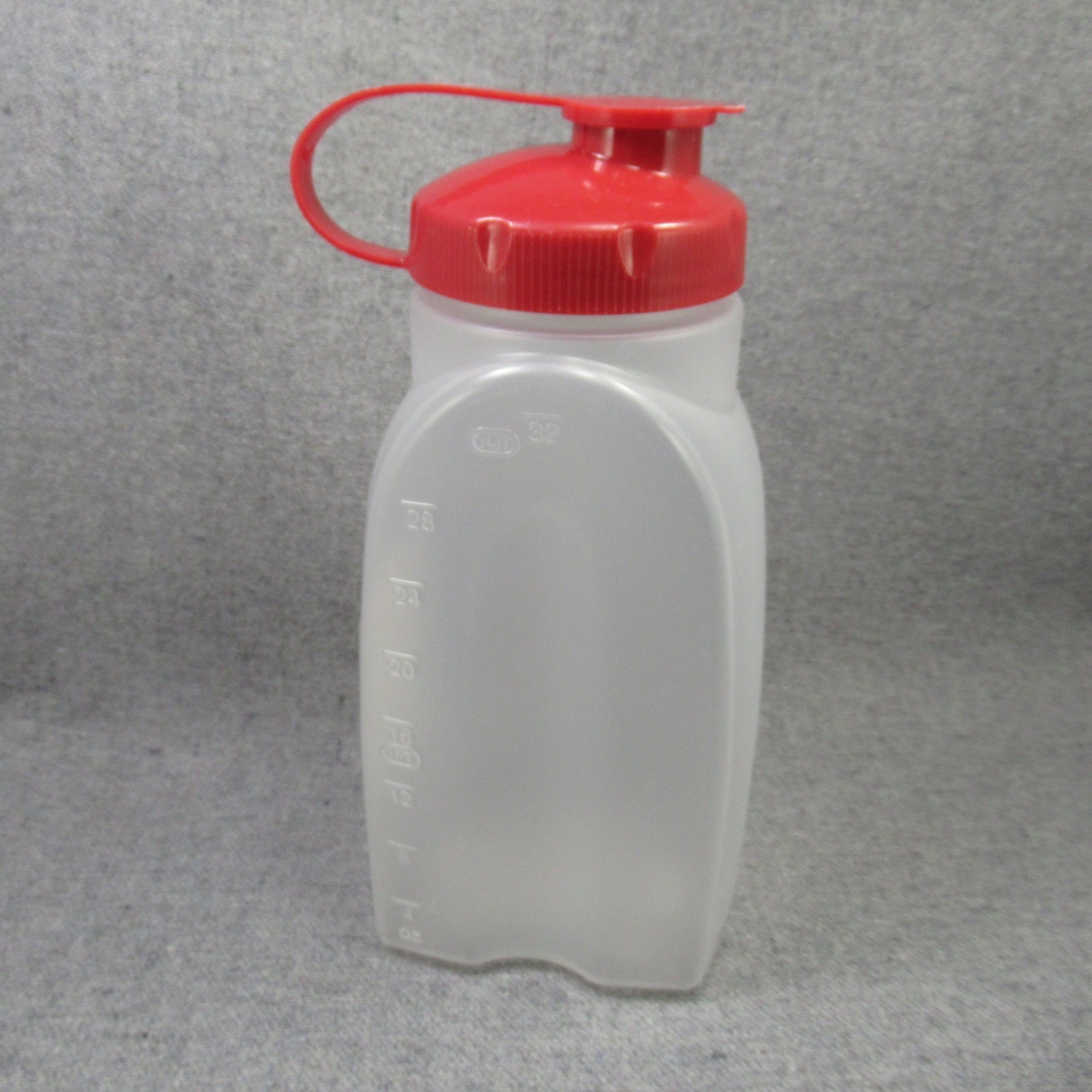 Rubbermaid 1 Qt 32 Oz Mixermate Water Bottle Container Pitcher Red USA 3091