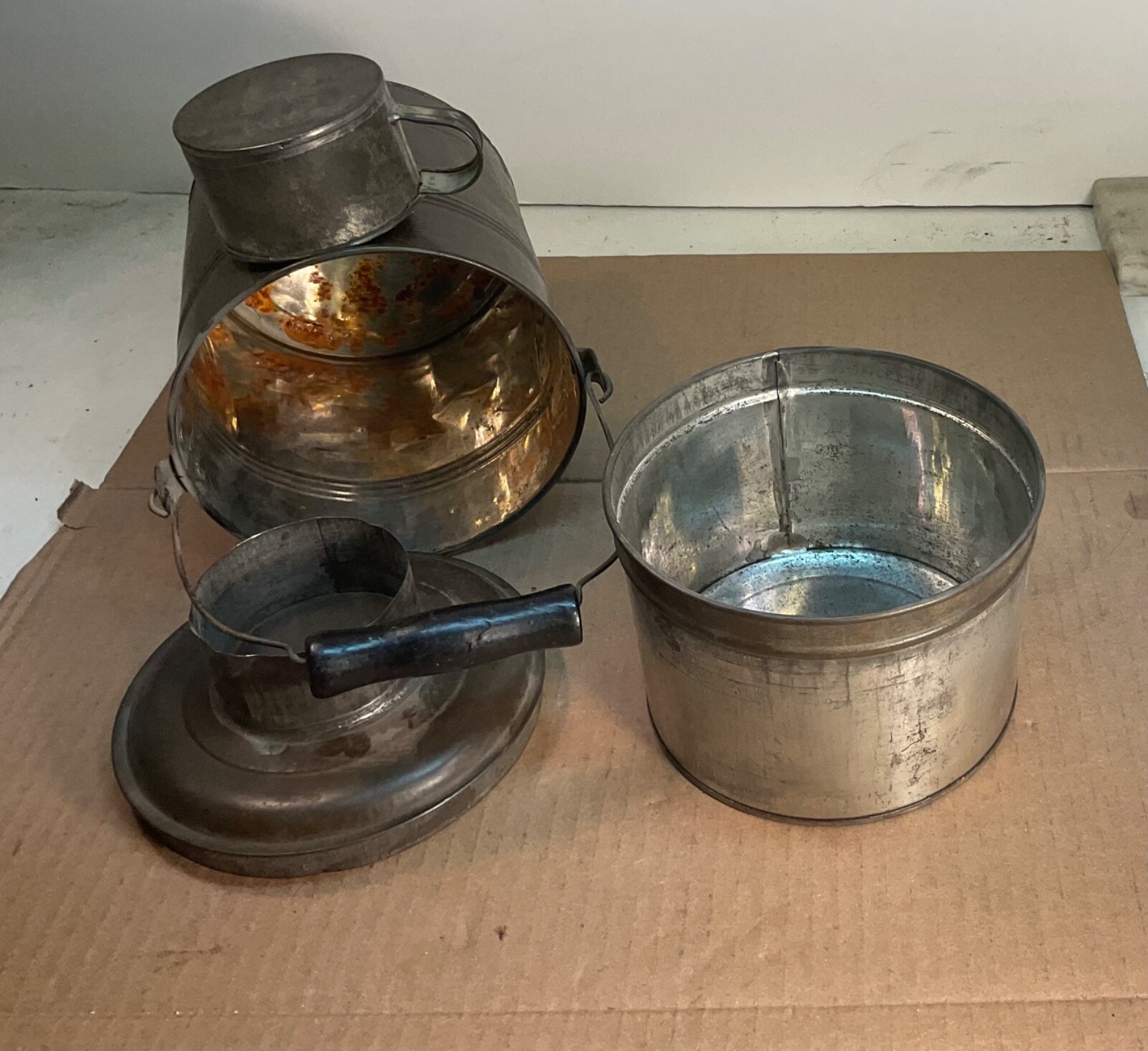 #135 EARLY CLASSIC ROUND TINWARE MINERS RAILROAD LUNCH PAIL BOX 4 PCS 10" TALL