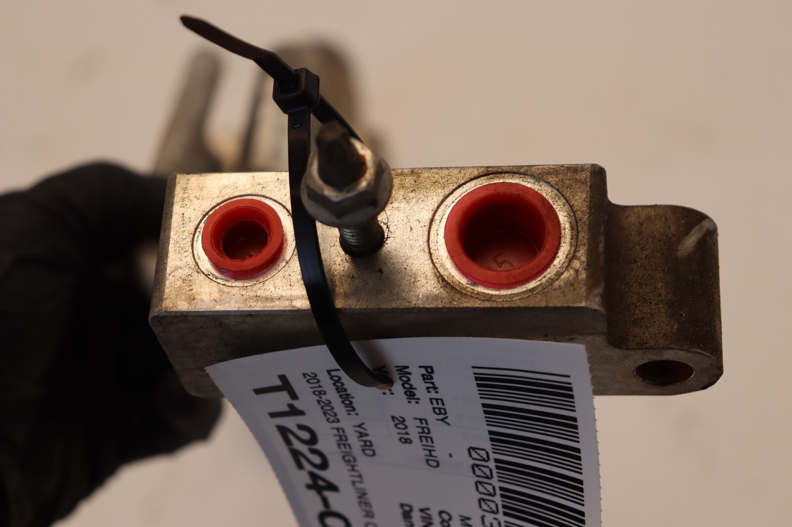 18-23 FREIGHTLINER CASCADIA 126 AC JUNCTION BLOCK LINE HOSE A22-73447-000 OEM