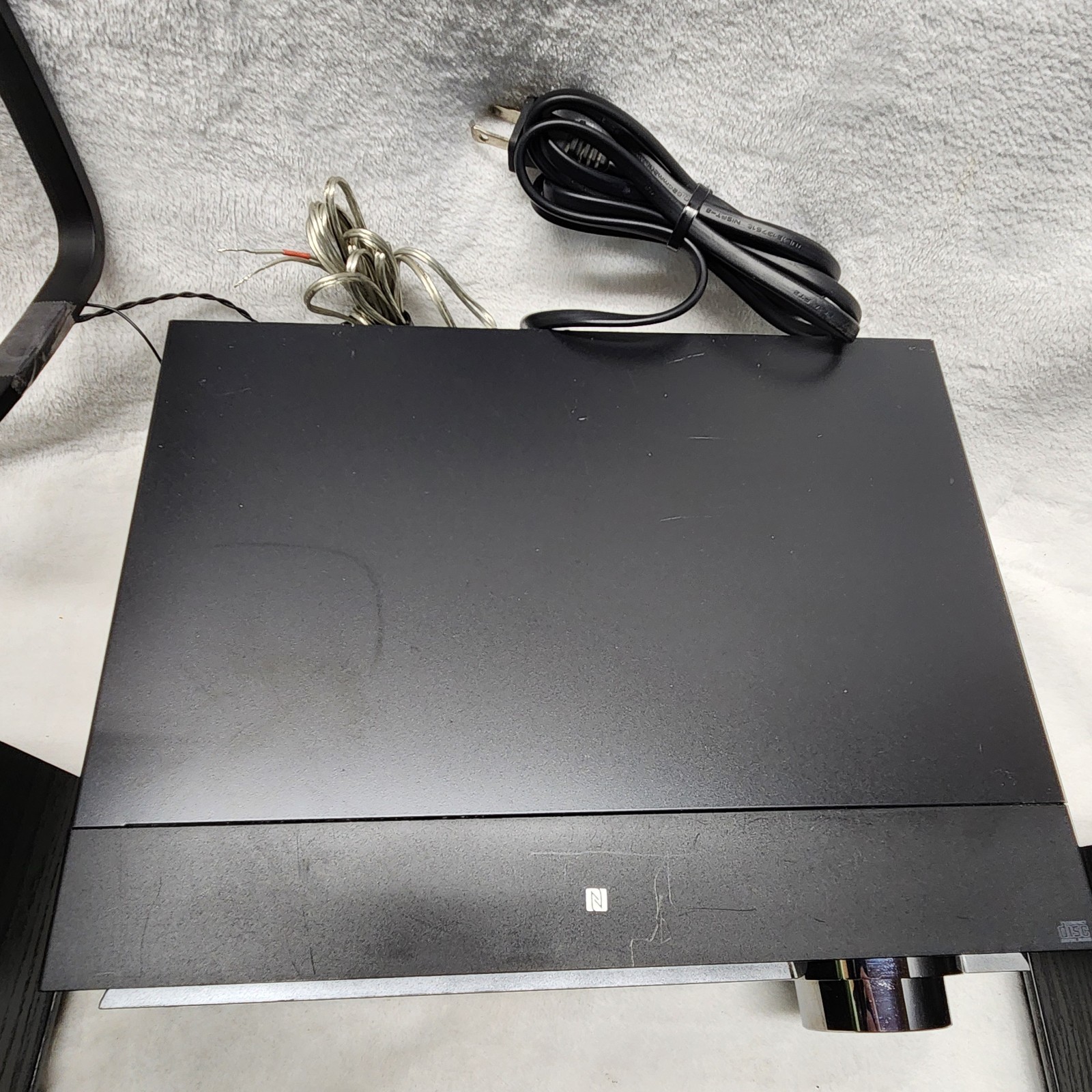 Sony CMT-SBT100 Stereo Sound System With Speakers CD/Radio/Bluetooth Works Great