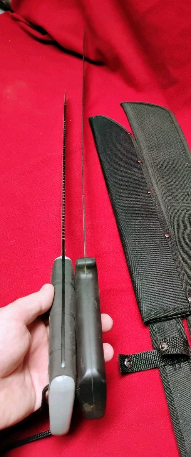 Mechete 2pc lot Mintcraft & Jungle King 21" & 15" blades with sheaths good cond