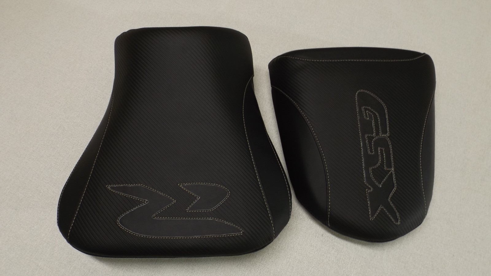 SUZUKI GSX-R 600 750 FRONT& REAR SEAT COVERS 04 05 BLACK CARBON FIBER TEXTURE