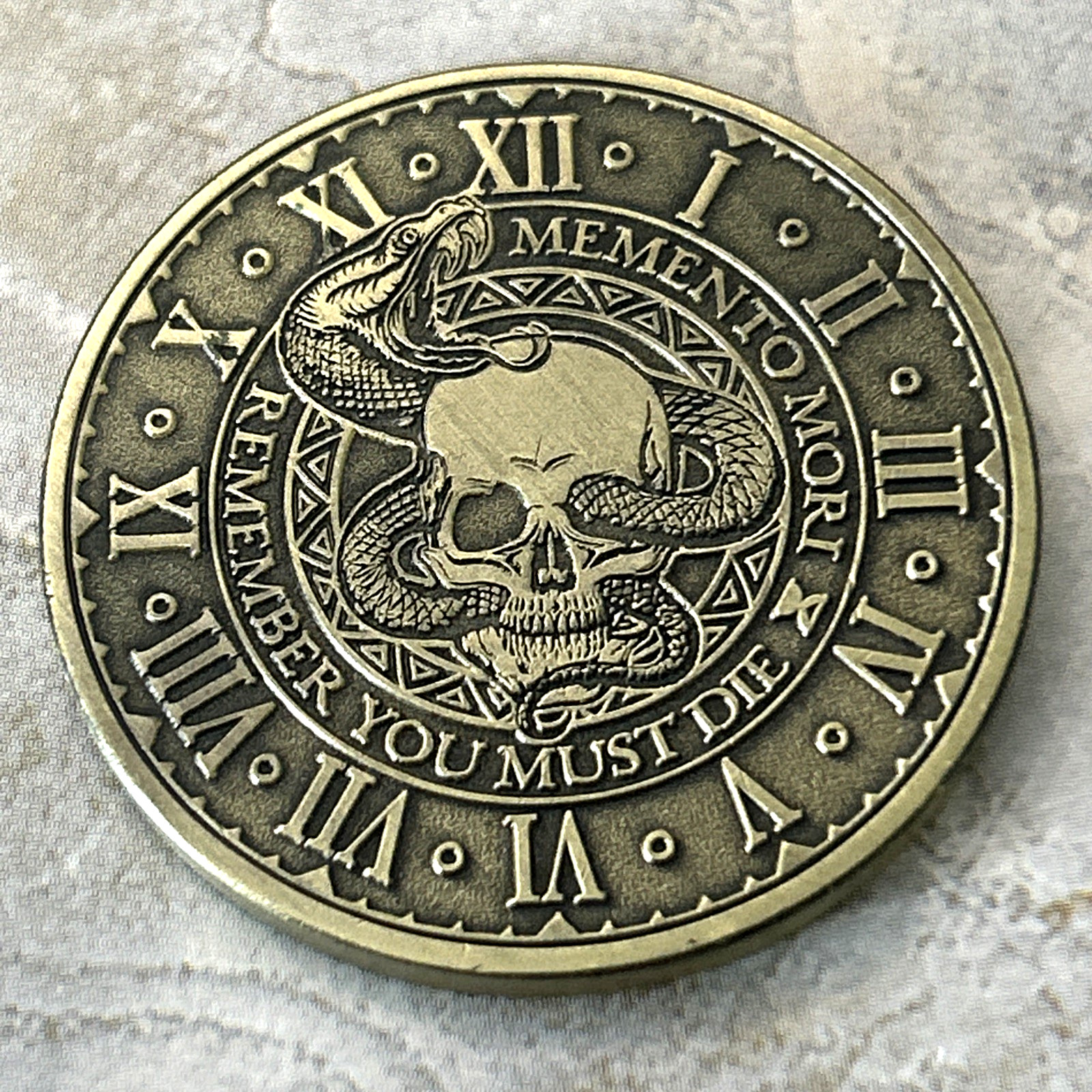 MEMENTO MORI-MEMENTO VIVERE Skull Novelty Good Luck Heads Tails Coin