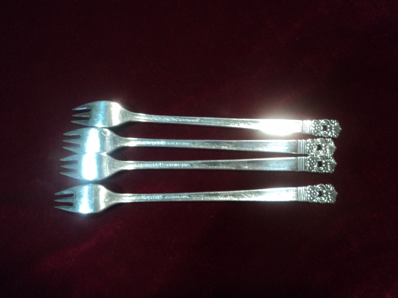 Silverplate Flatware Lot of 4 Seafood Cocktail Forks Oneida Scandinavia 1970