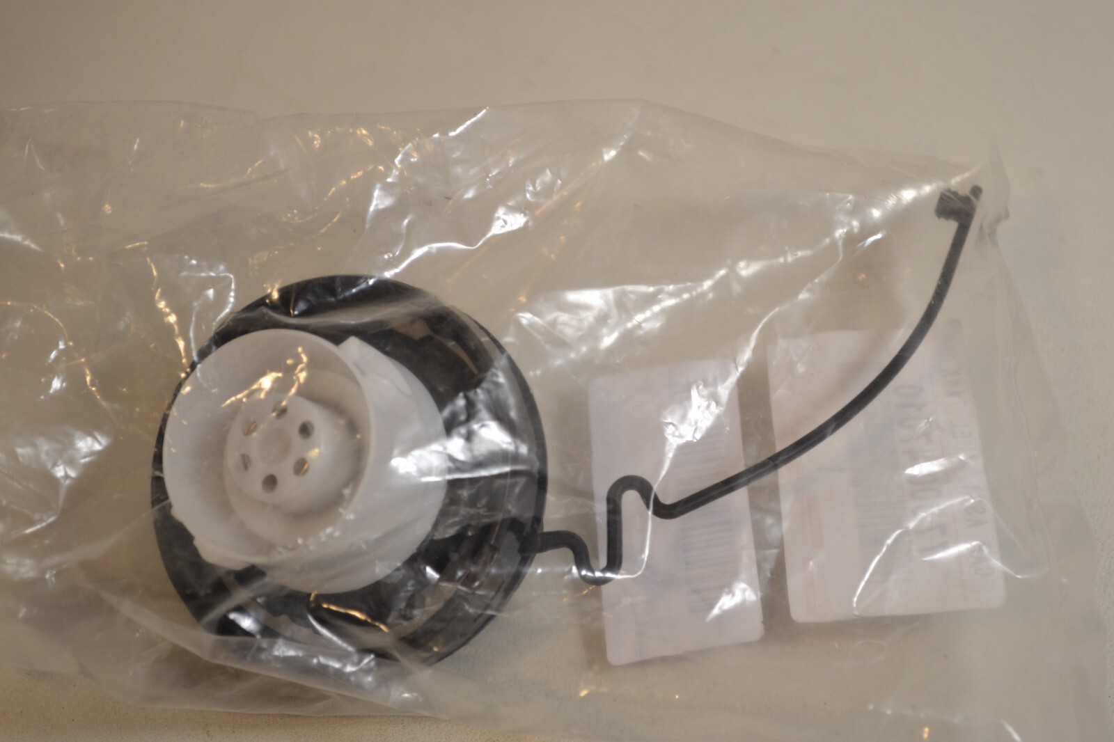 GENUINE TOYOTA LEXUS OEM 77300-47010 Cap Assembly, Fuel Tank