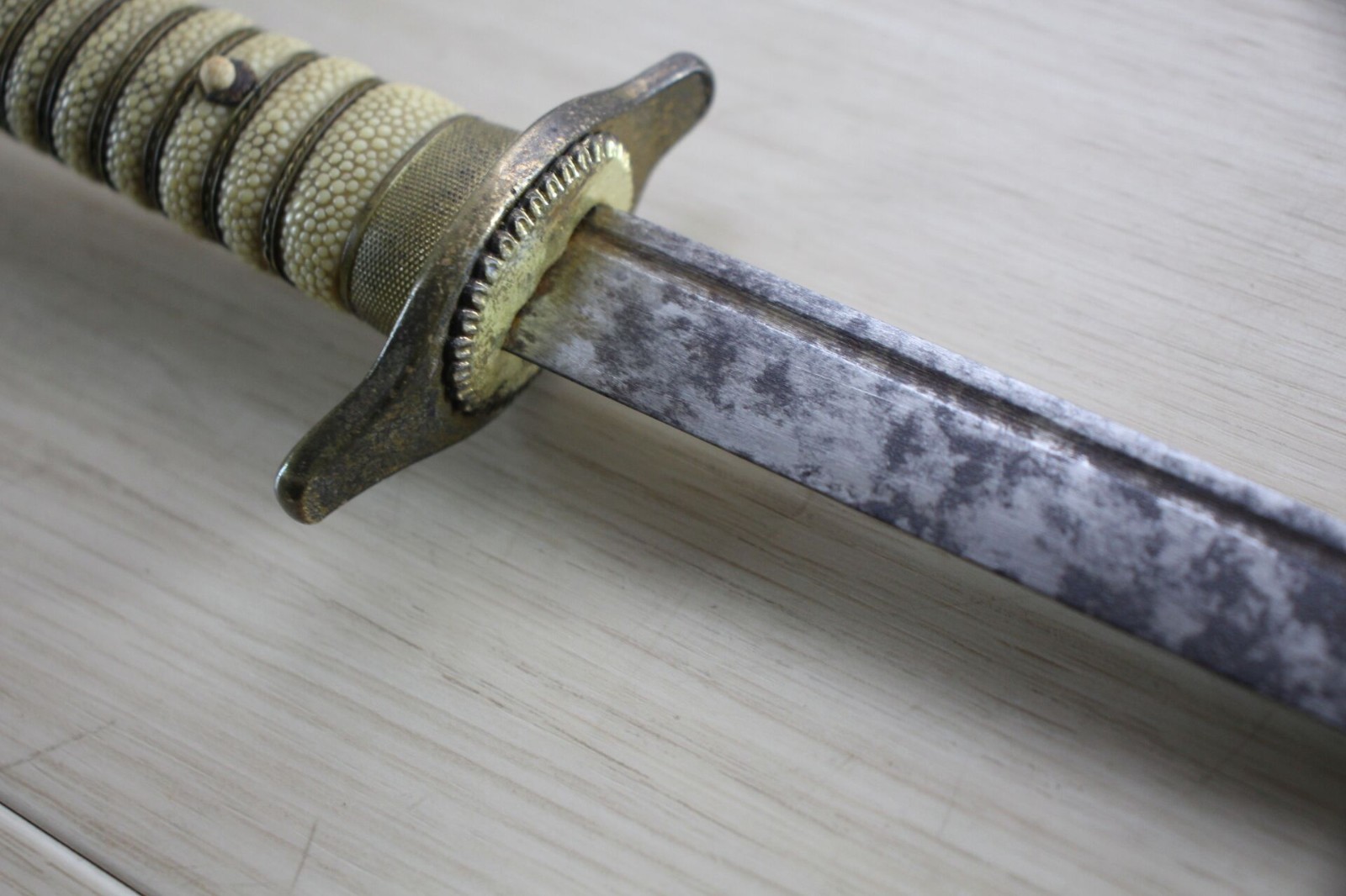 WWII Japanese Navy Dirk Mid War Brass Fittings Resin Handle 8" Blade J30