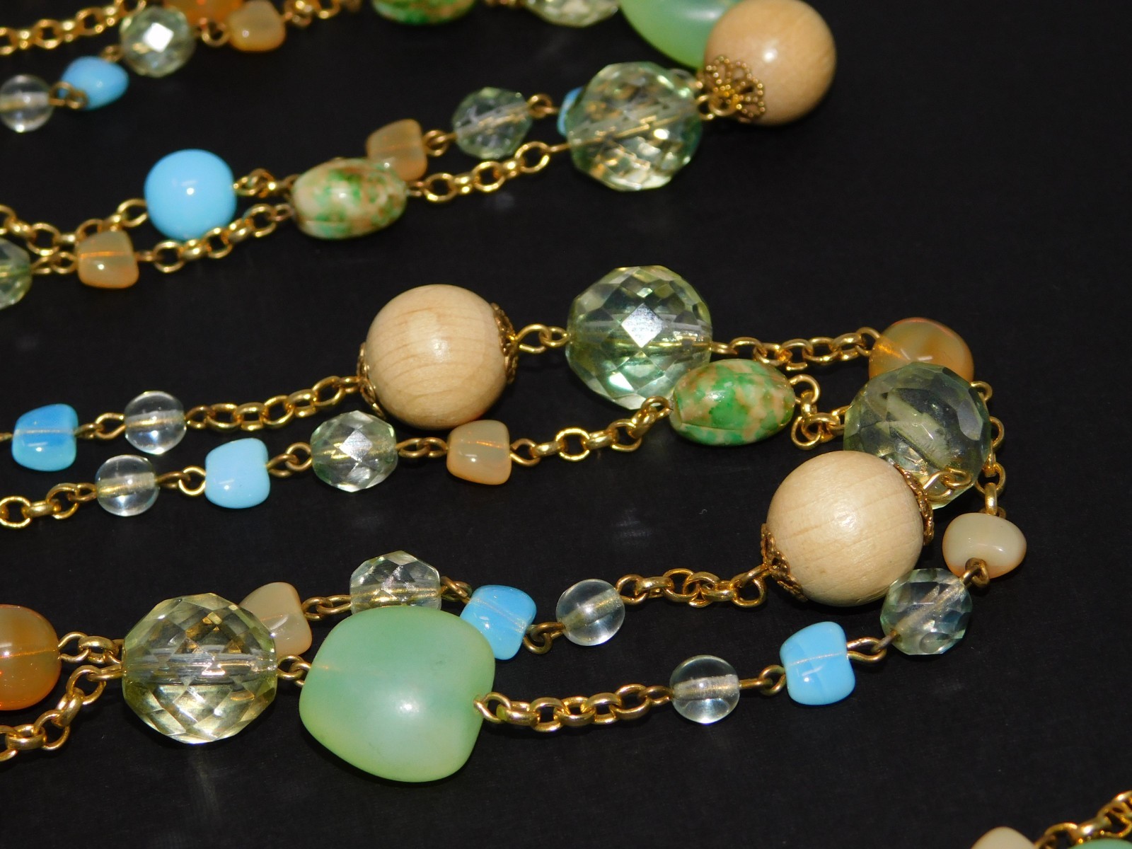 Vintage JOAN RIVERS Ornate Wood Green Glass Bead Chain Flapper Rope 70" Necklace