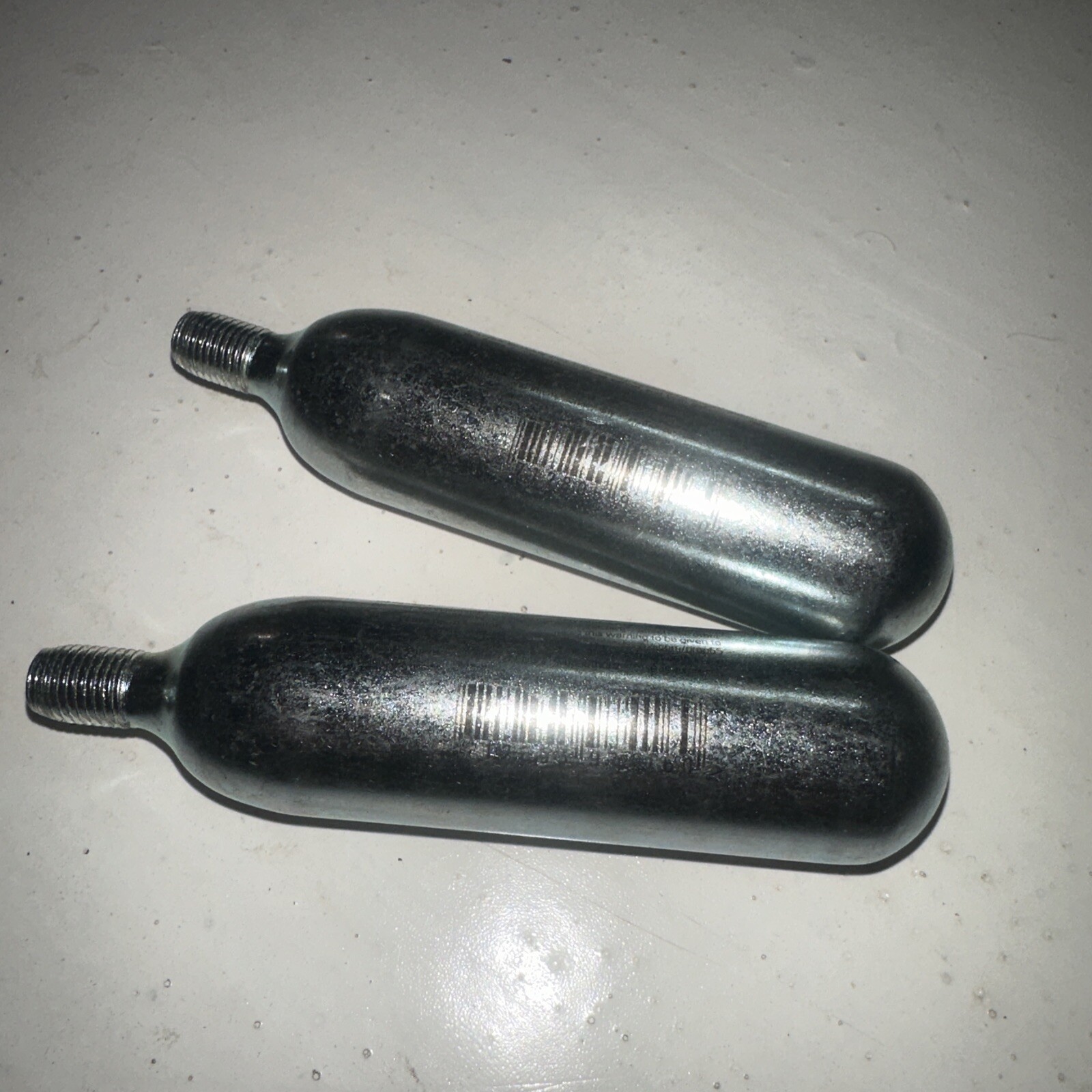 2 pack Lezyne 25G Threaded Co2 Cartridges Threaded 25g CO2 Refill Silver 2 Items