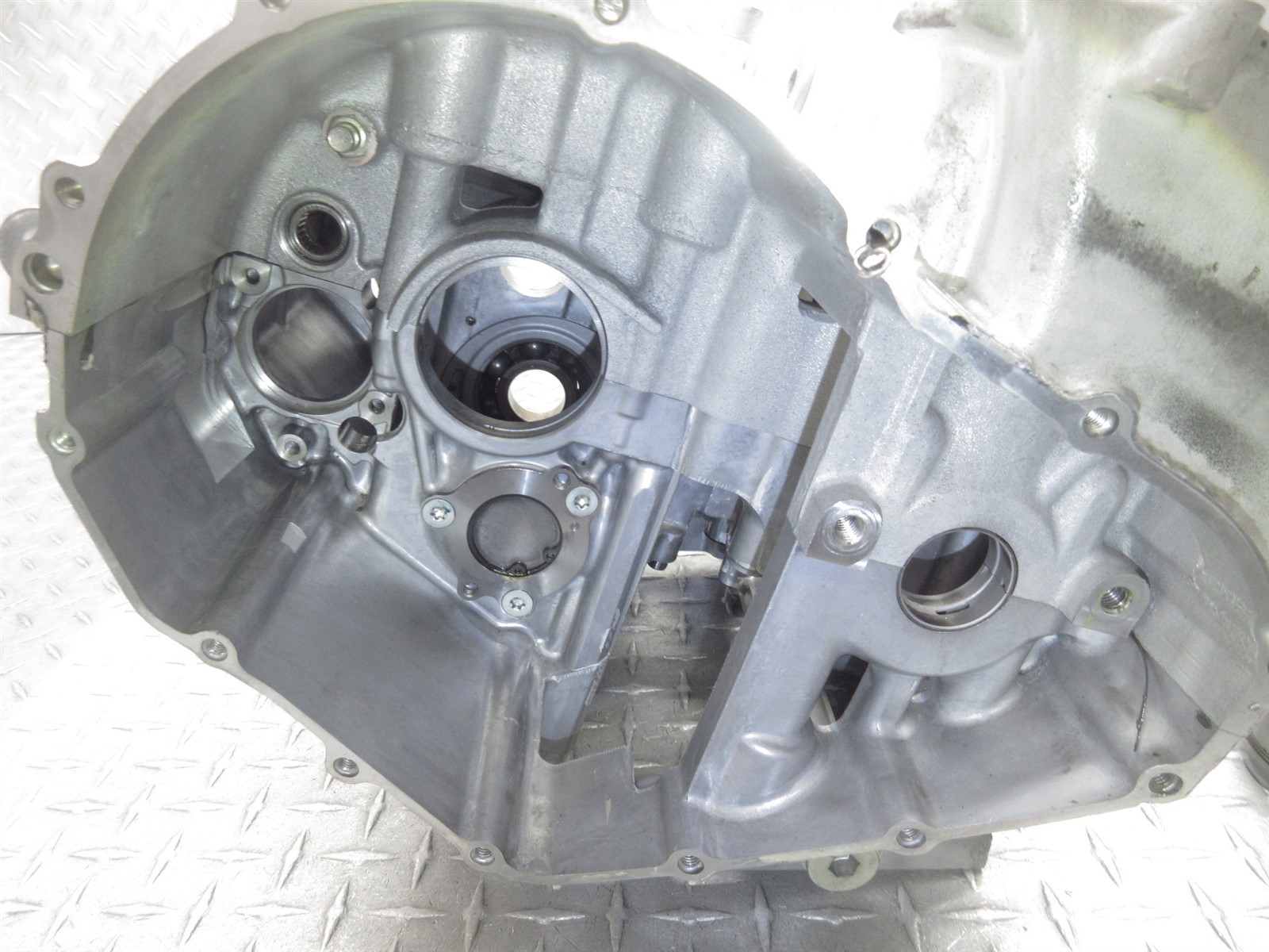 2007 06-07 Suzuki GSXR 600 GSXR600 Crankcase Case Engine Motor Block Piston Lot