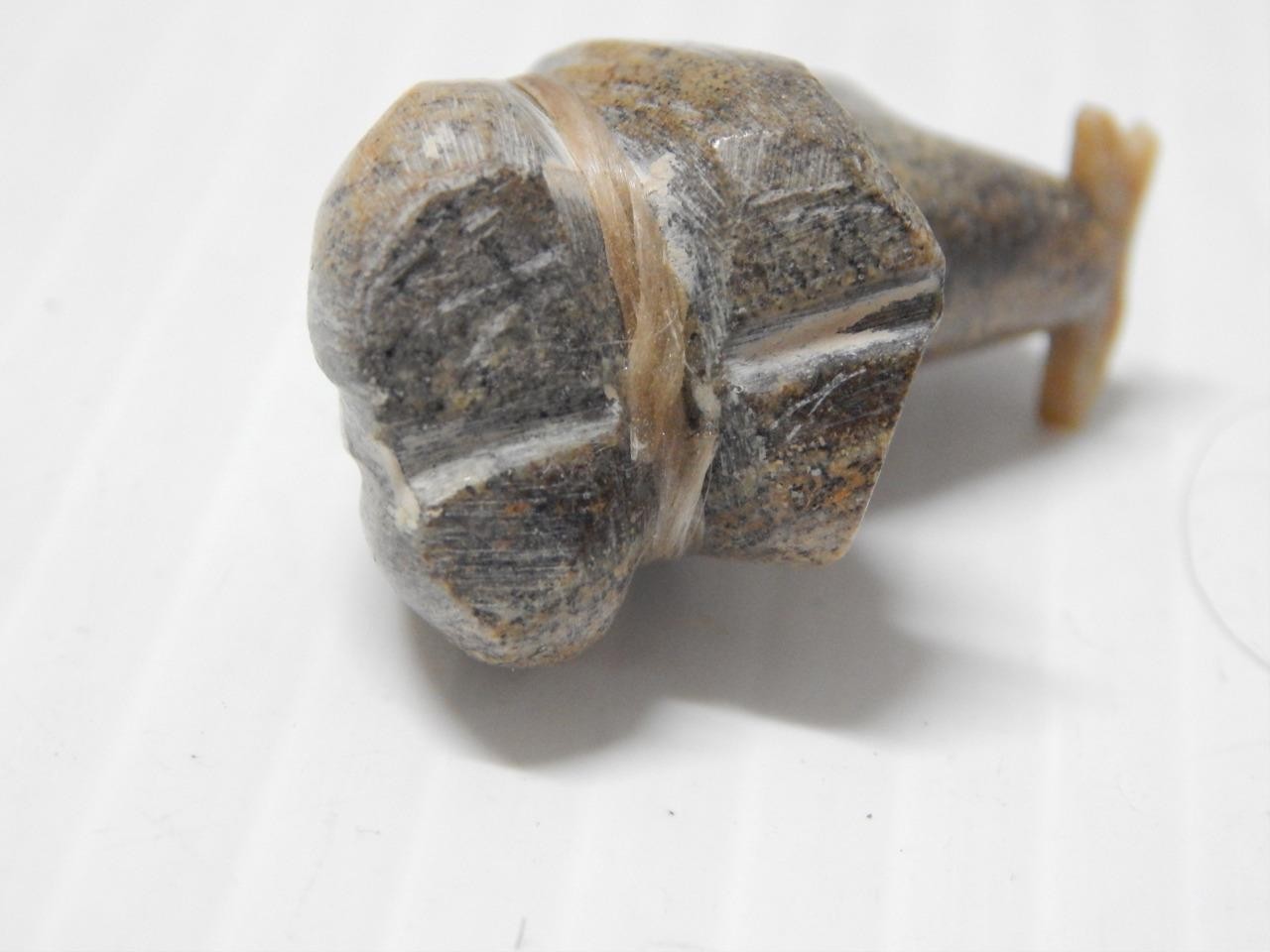 VINTAGE ZUNI INDIAN STONE BEAR FETISH ONE TURQUOISE OFFERING +ARROWHEAD IN MOUTH