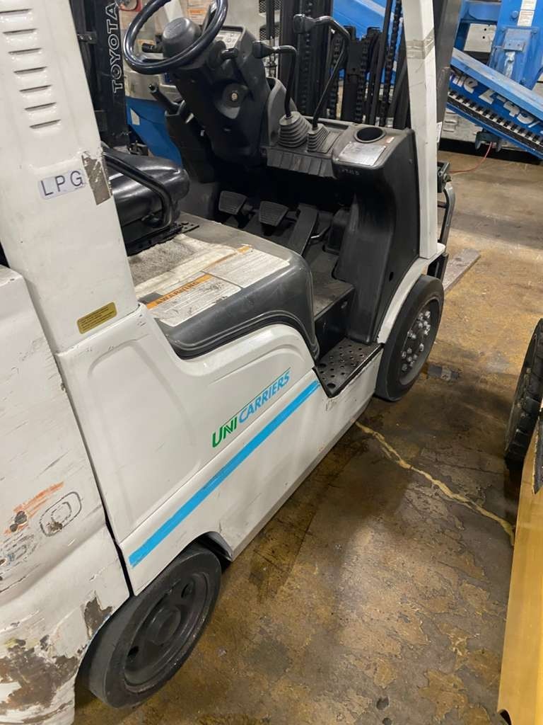 UniCarriers MCP1F2A25LV LP Forklift 4,400 lb Capacity Side Shift 3F Mast